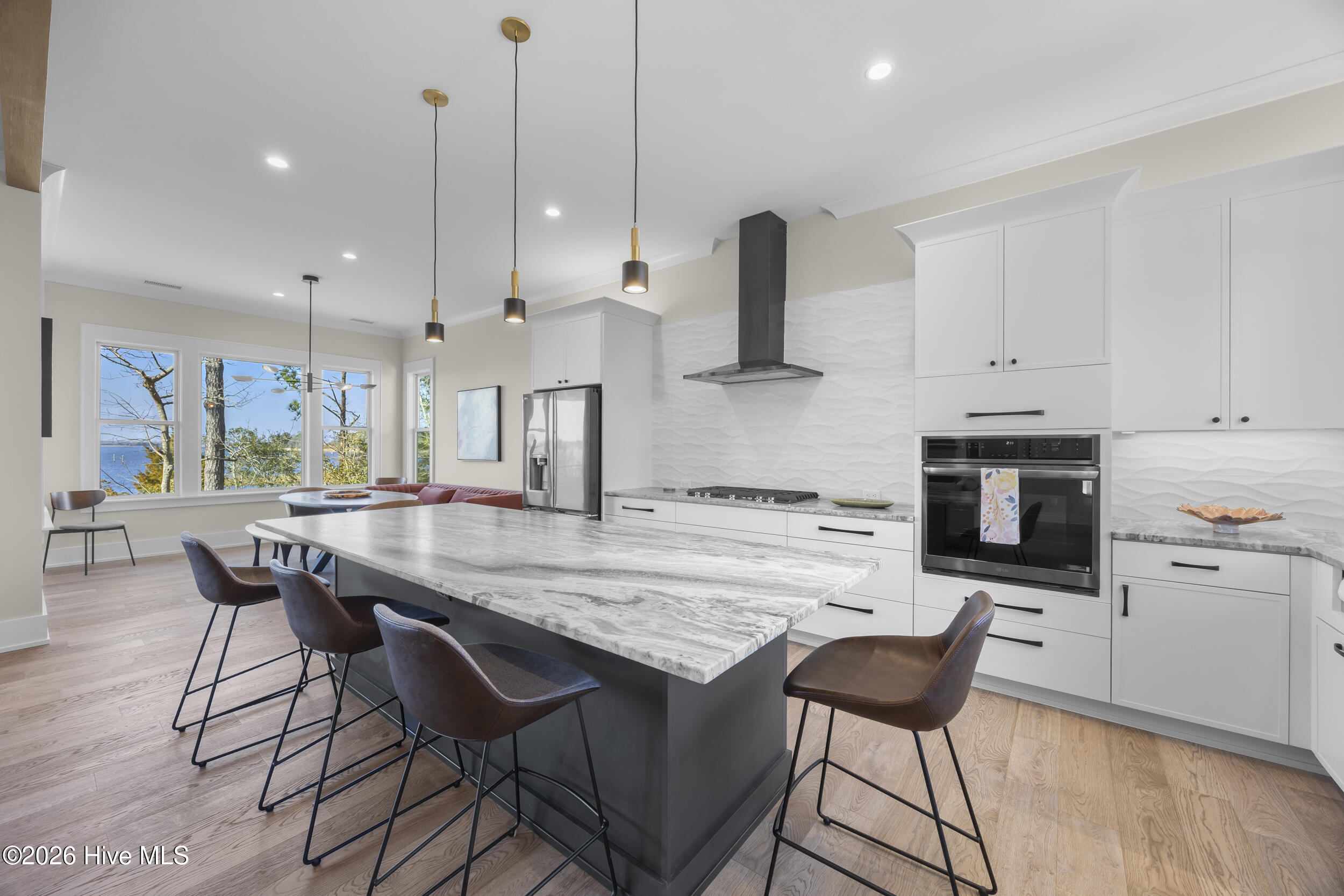 100553352 | Photo 24