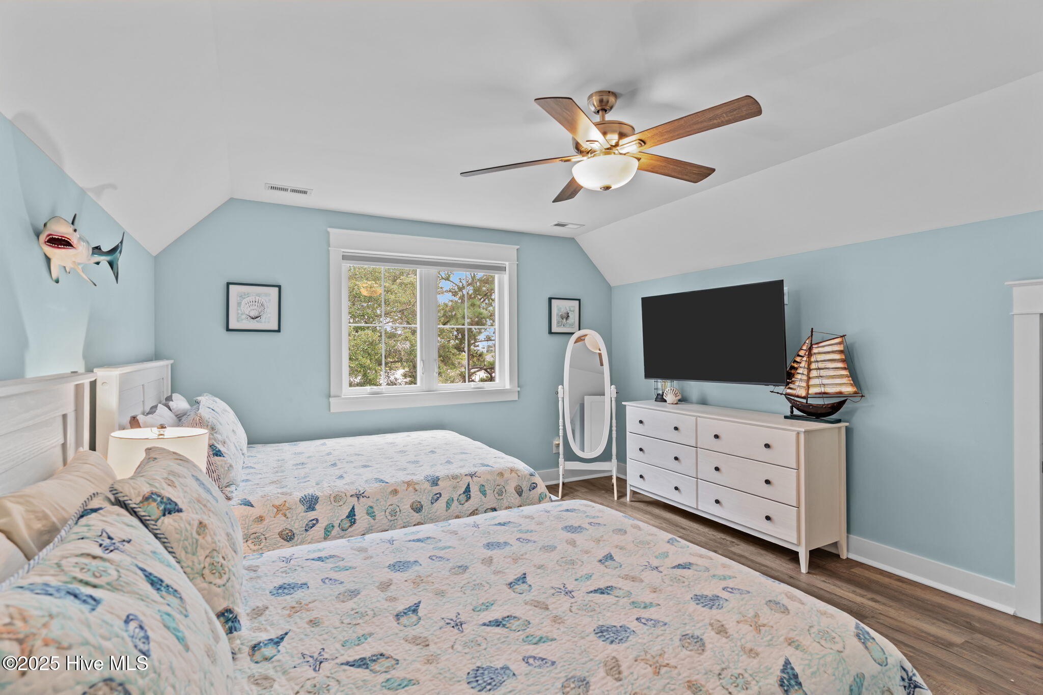 100528104 | Photo 21