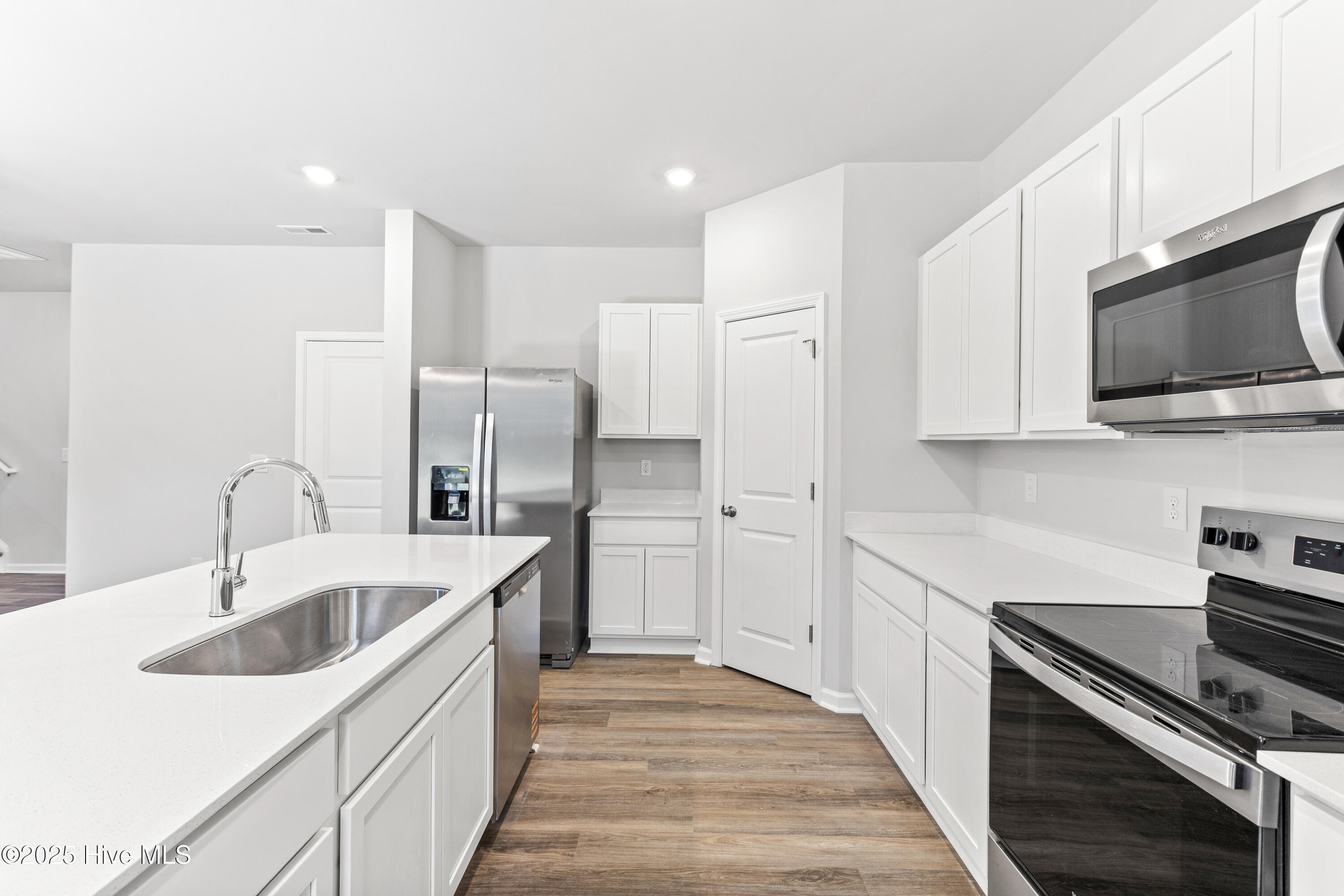 100515101 | Photo 11