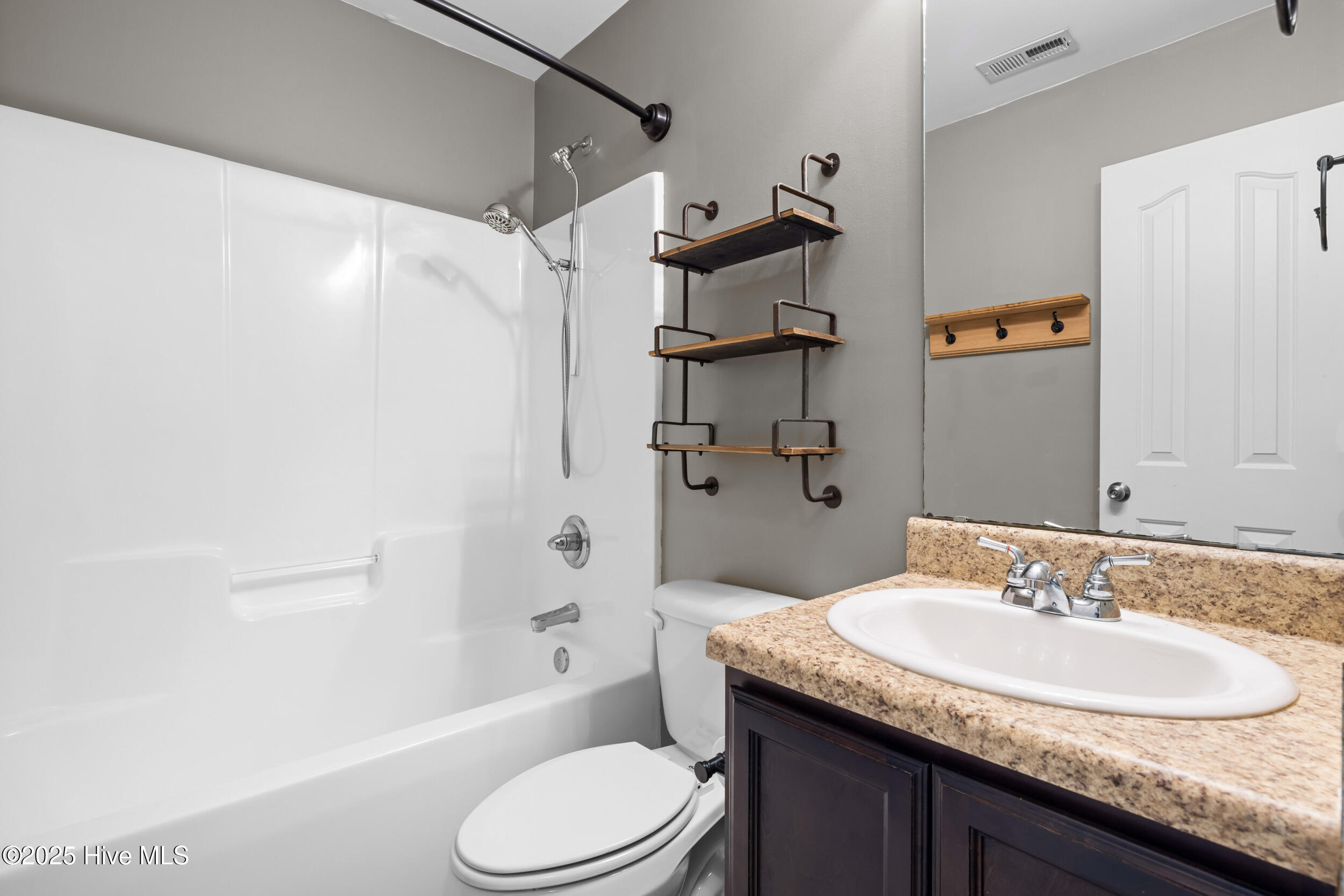 100568502 | Photo 18