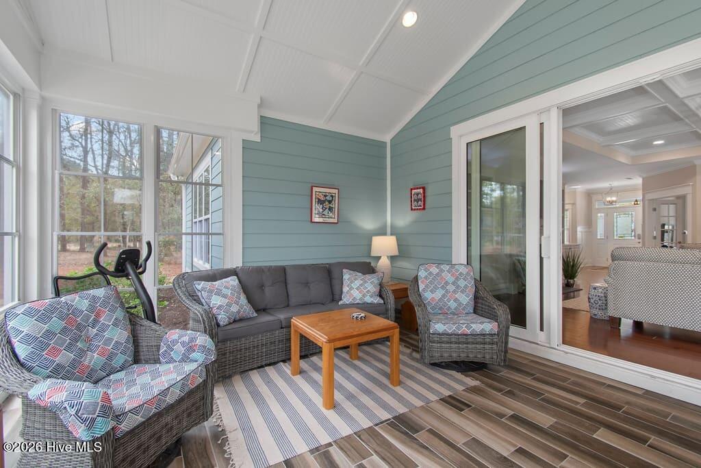 100562919 | Photo 33