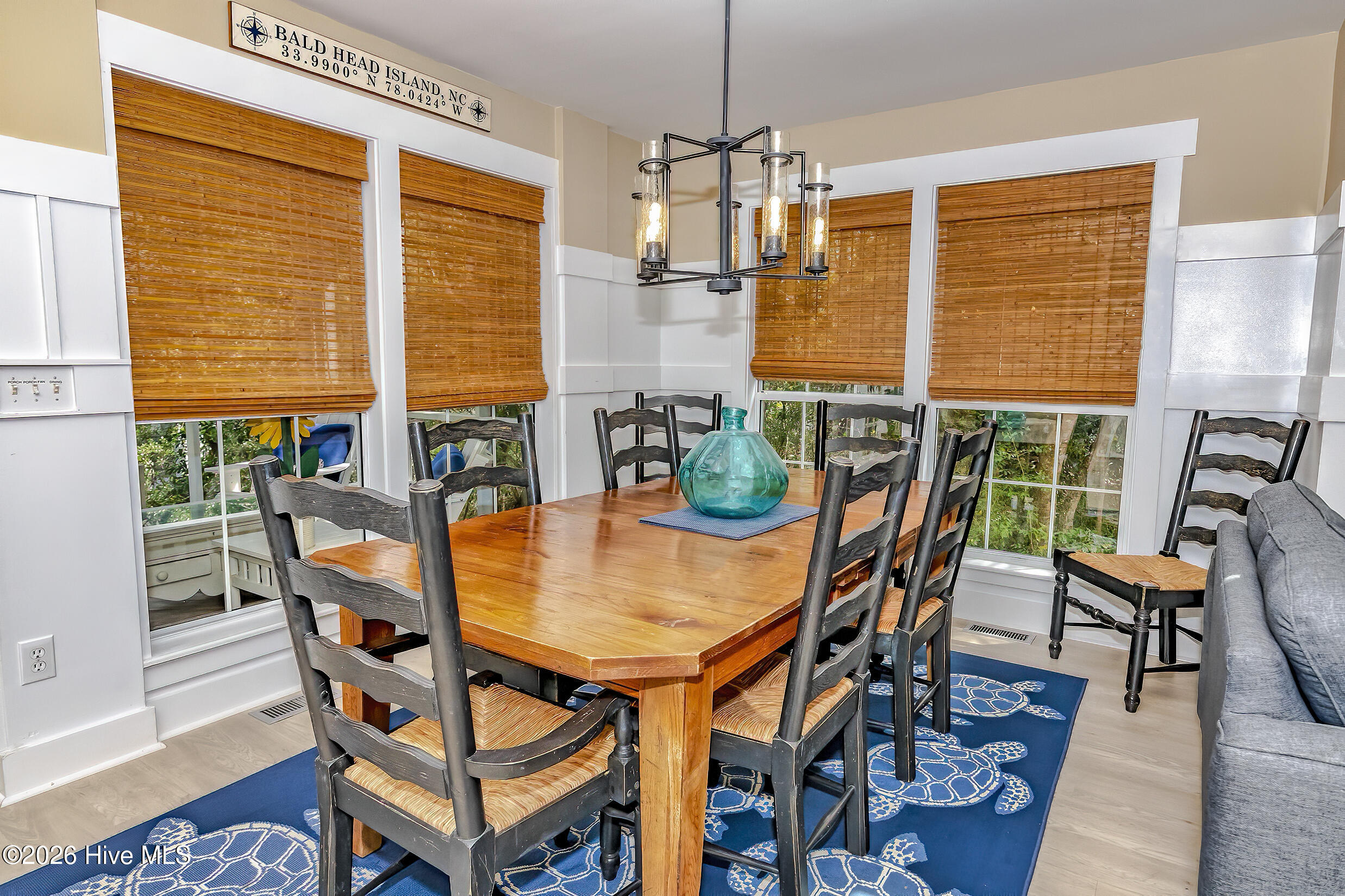 100557285 | Photo 19