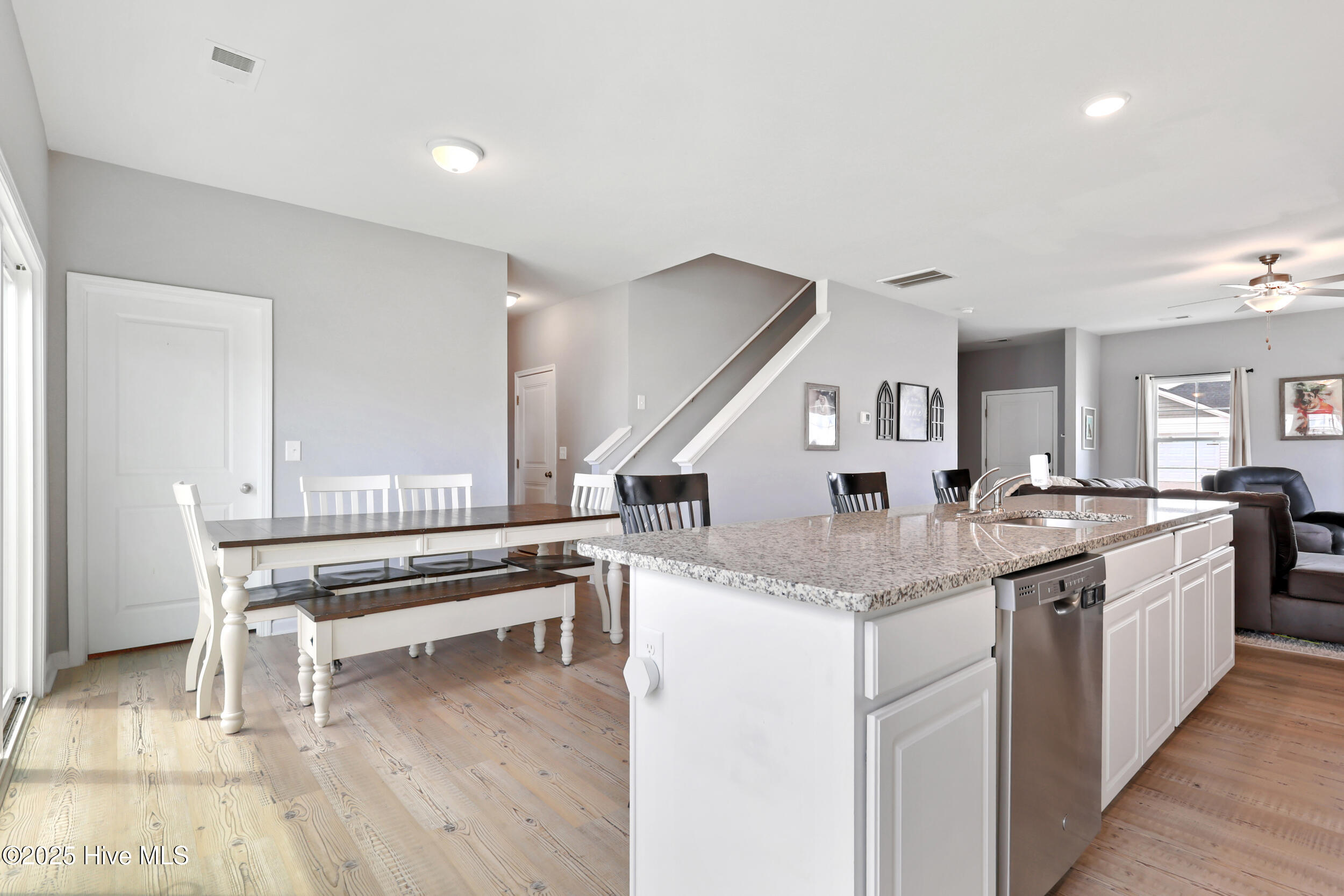 100554795 | Photo 10