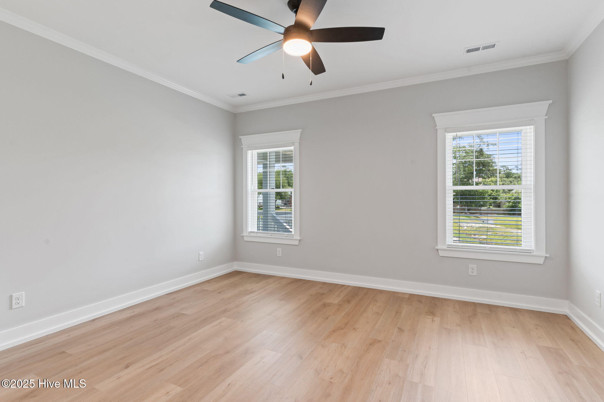 100479579 | Photo 23