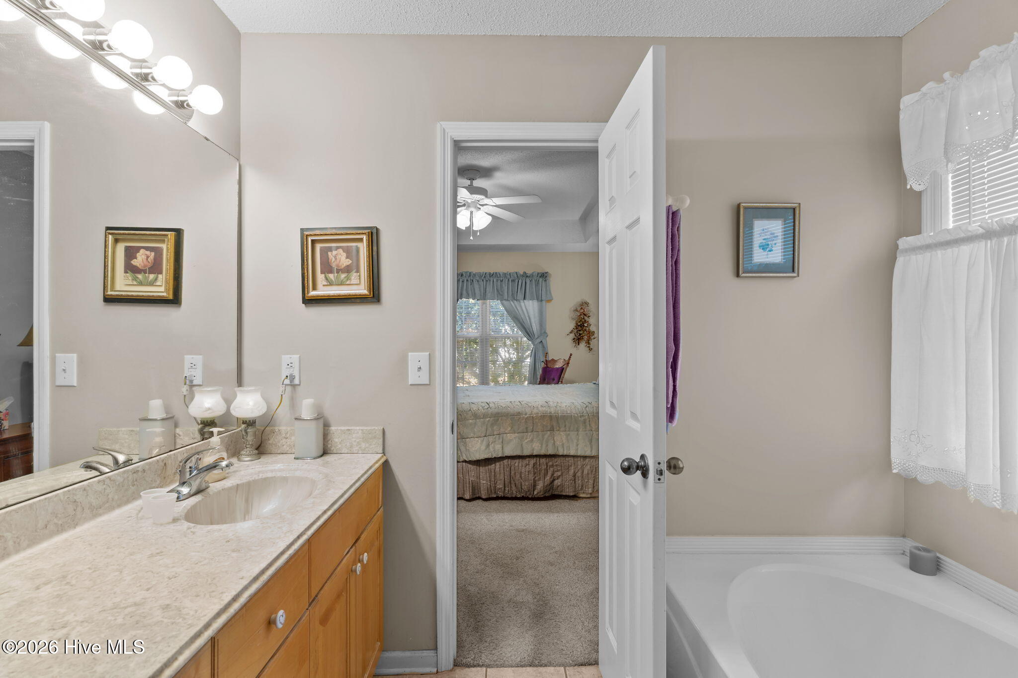 100550079 | Photo 30