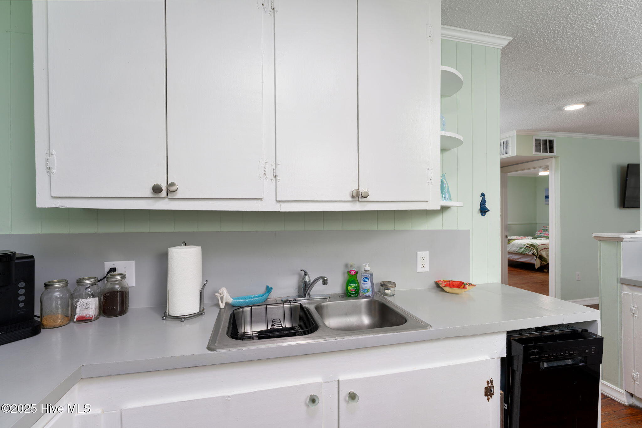 100534181 | Photo 35