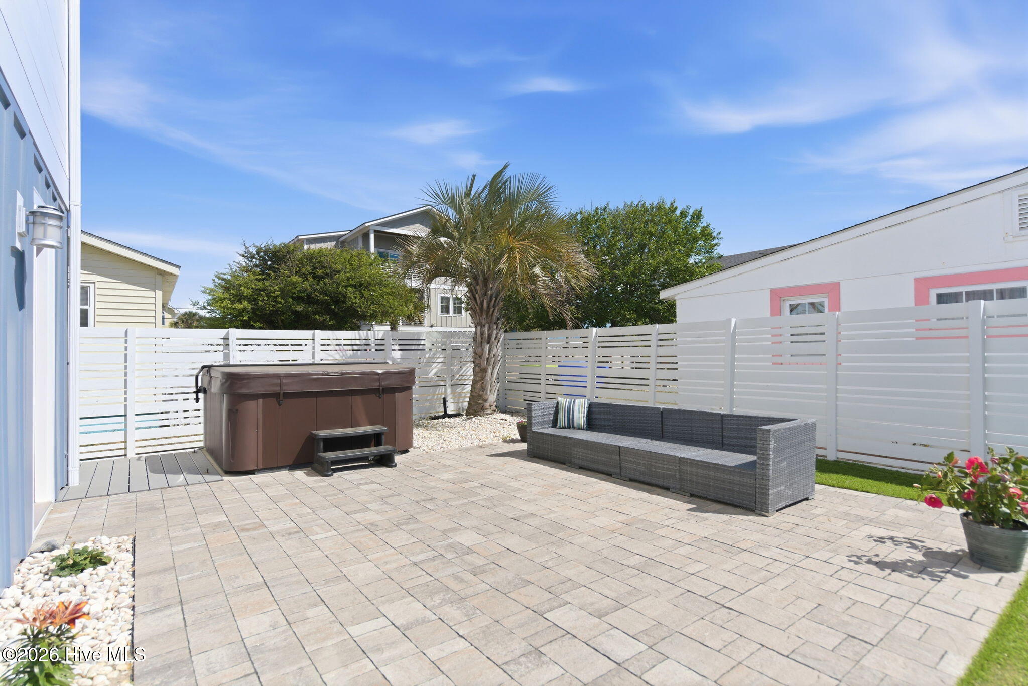 100570056 | Photo 69