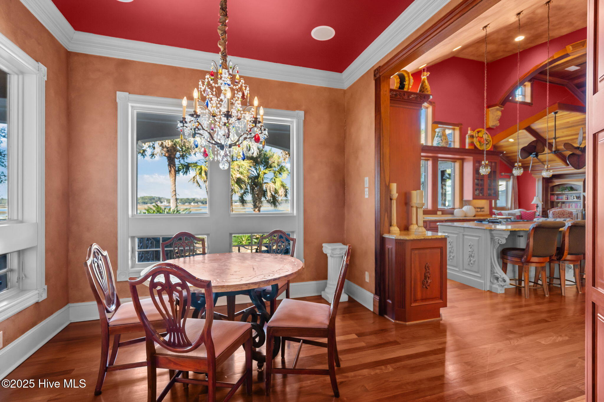 100547936 | Photo 28