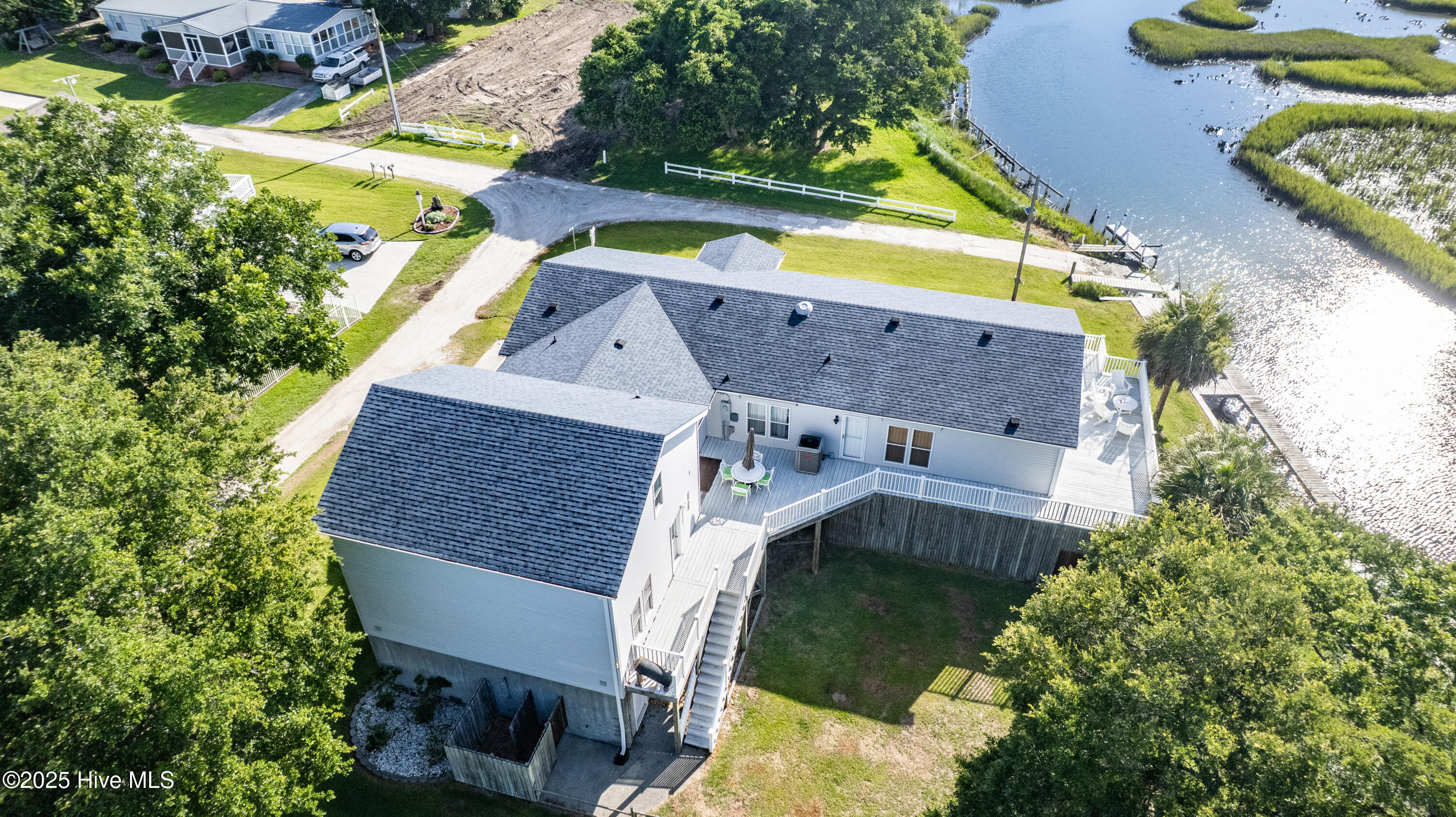 100516311 | Photo 45