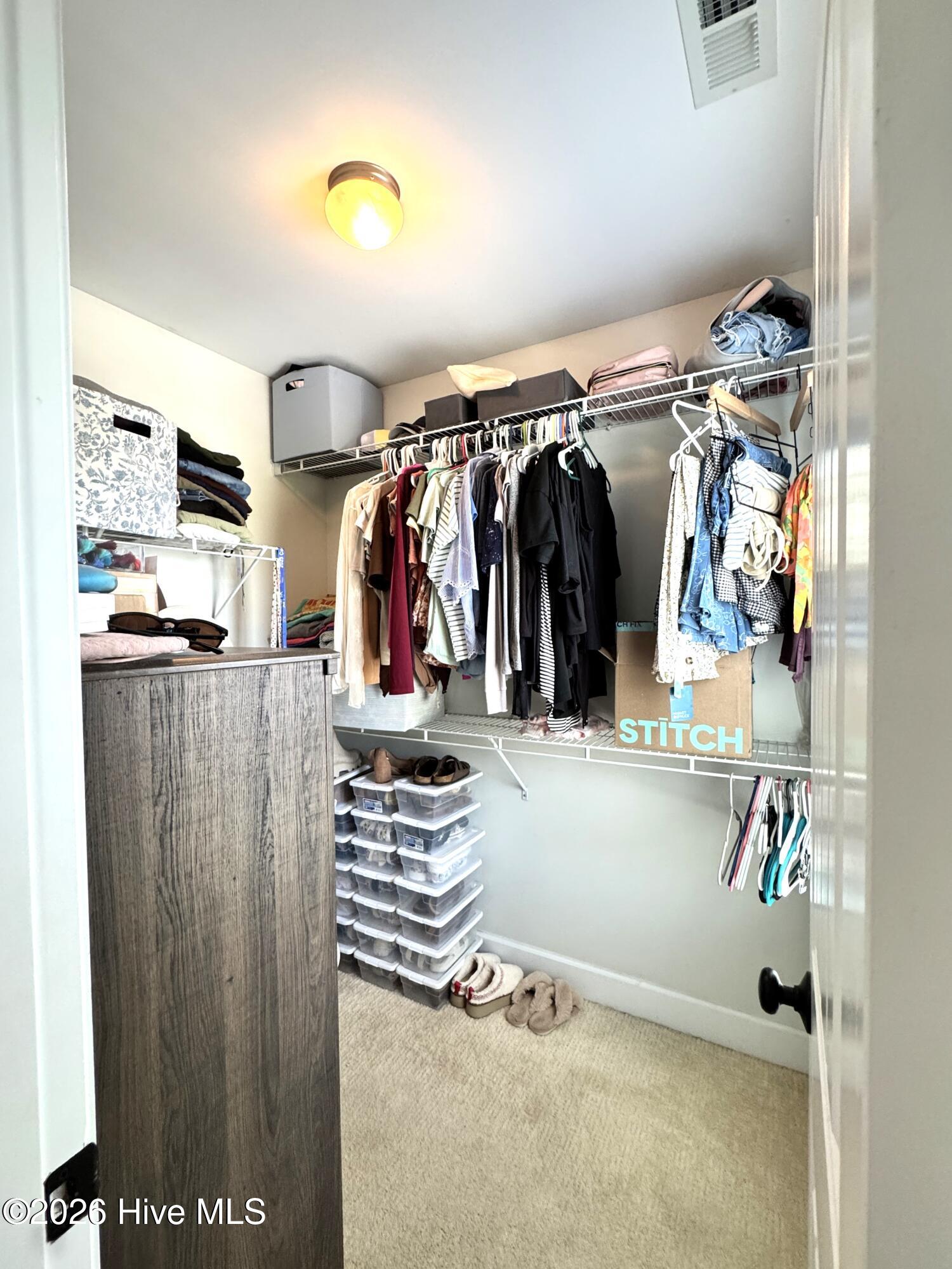 100570620 | Photo 19