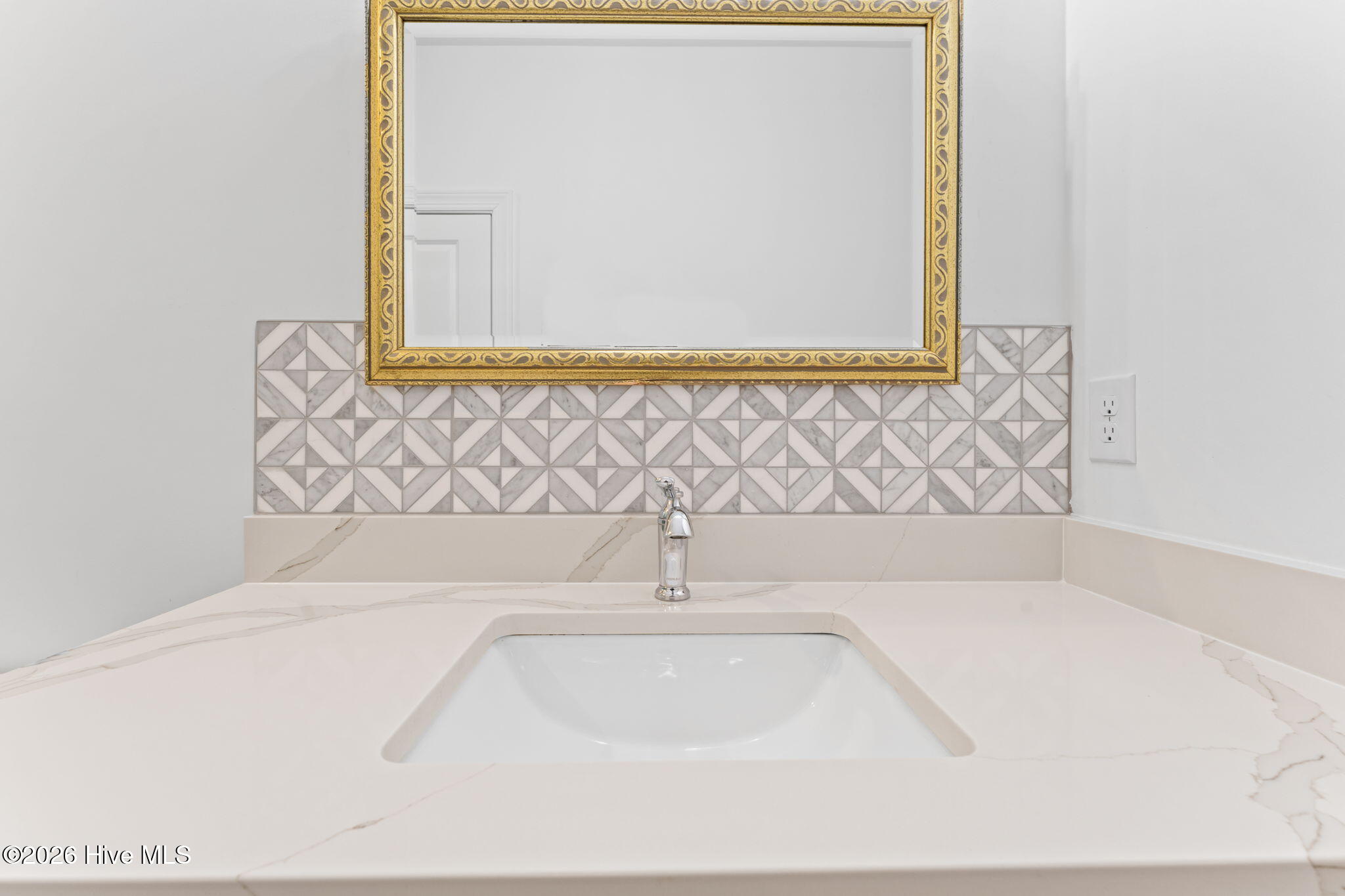 100554364 | Photo 32