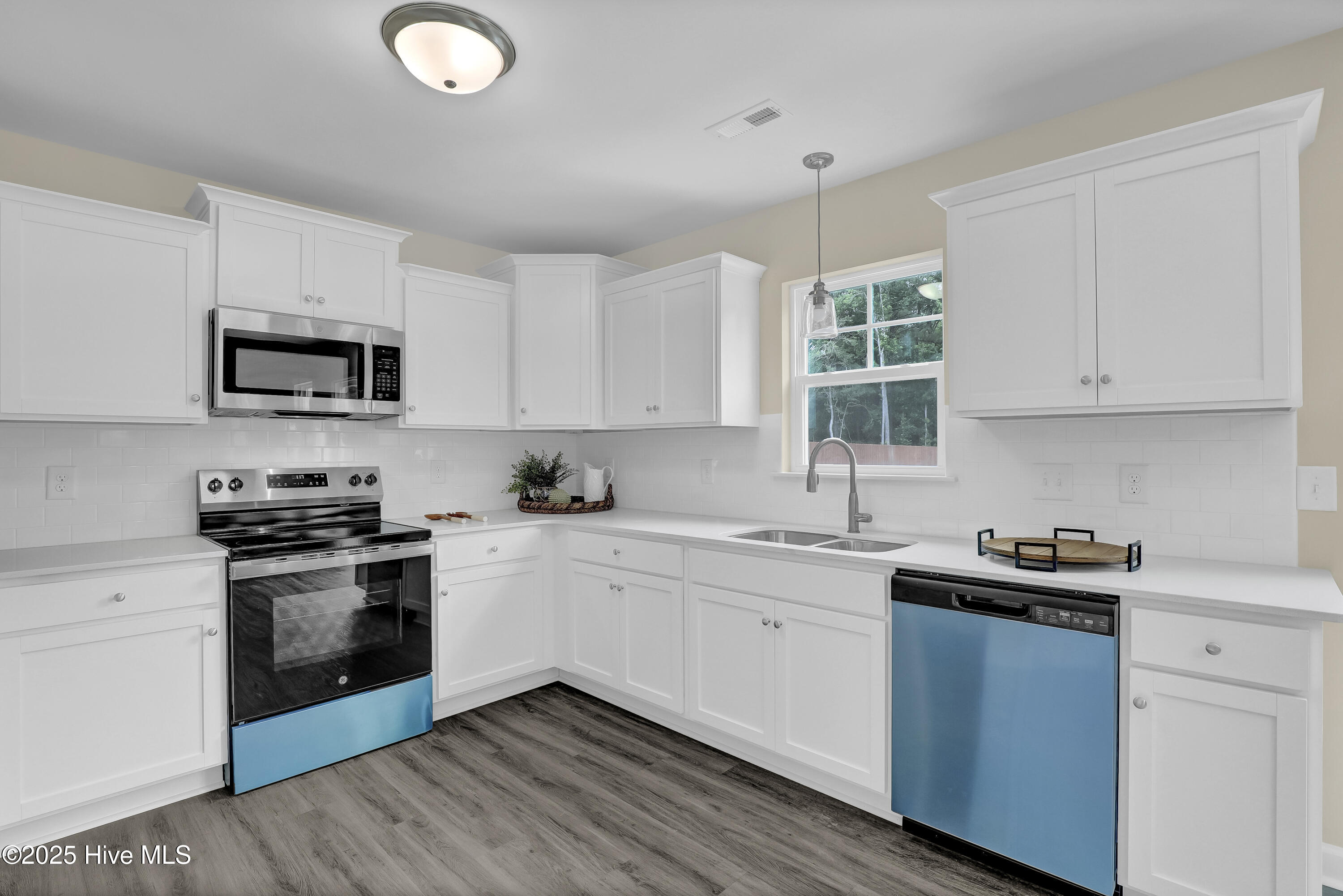 100446985 | Photo 13