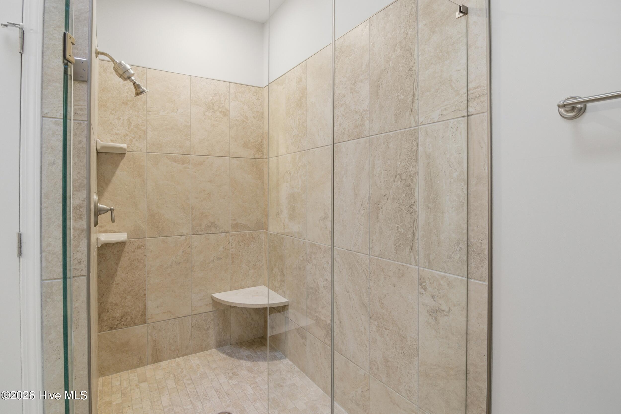 100552739 | Photo 18