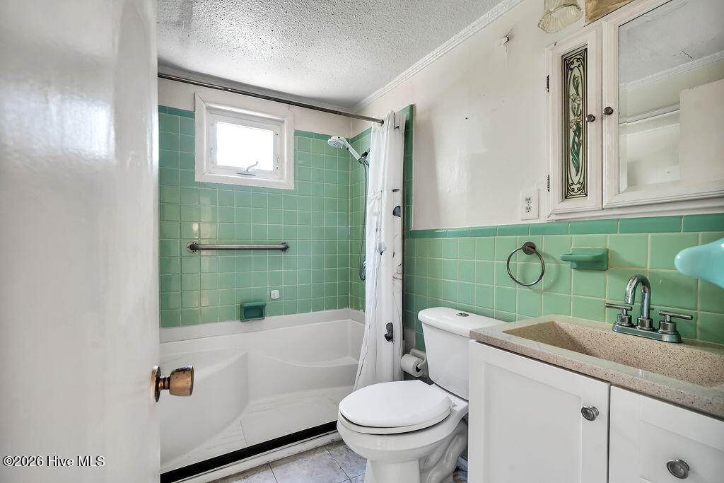 100567983 | Photo 18