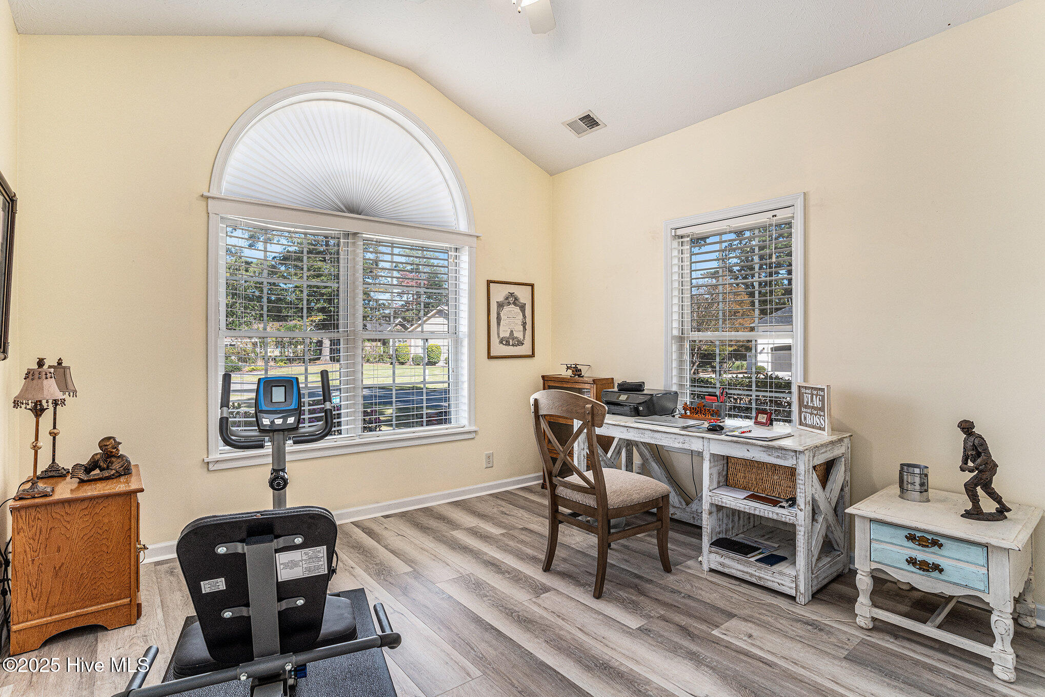 100539757 | Photo 18