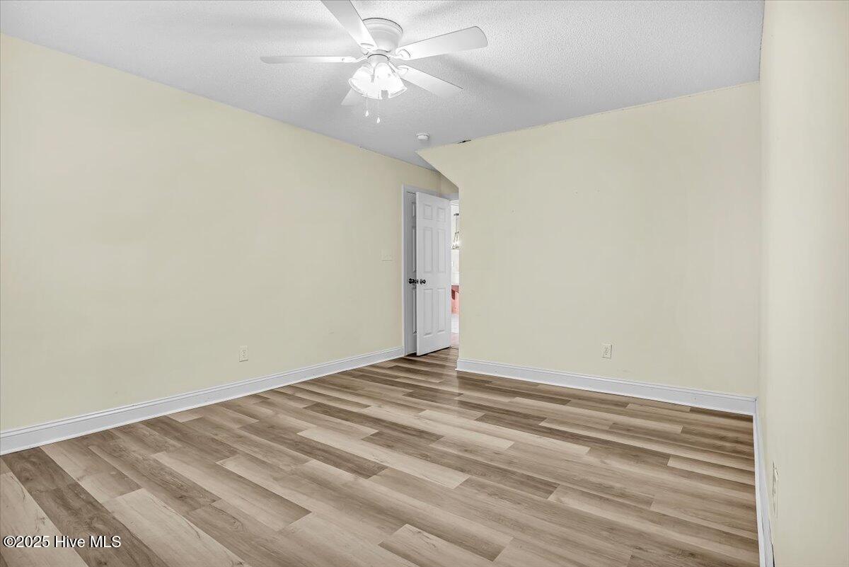 100536195 | Photo 26