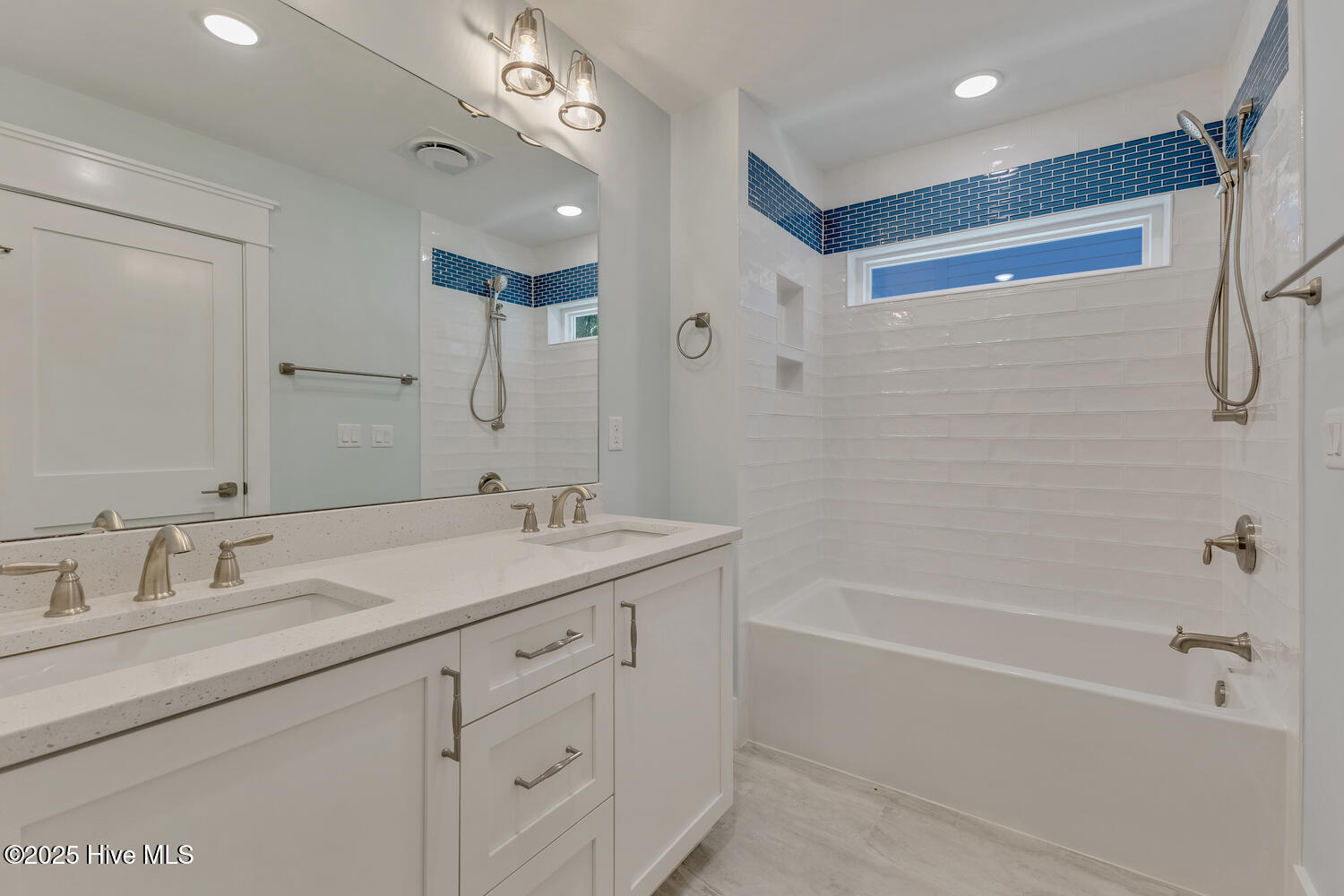 100537523 | Photo 42