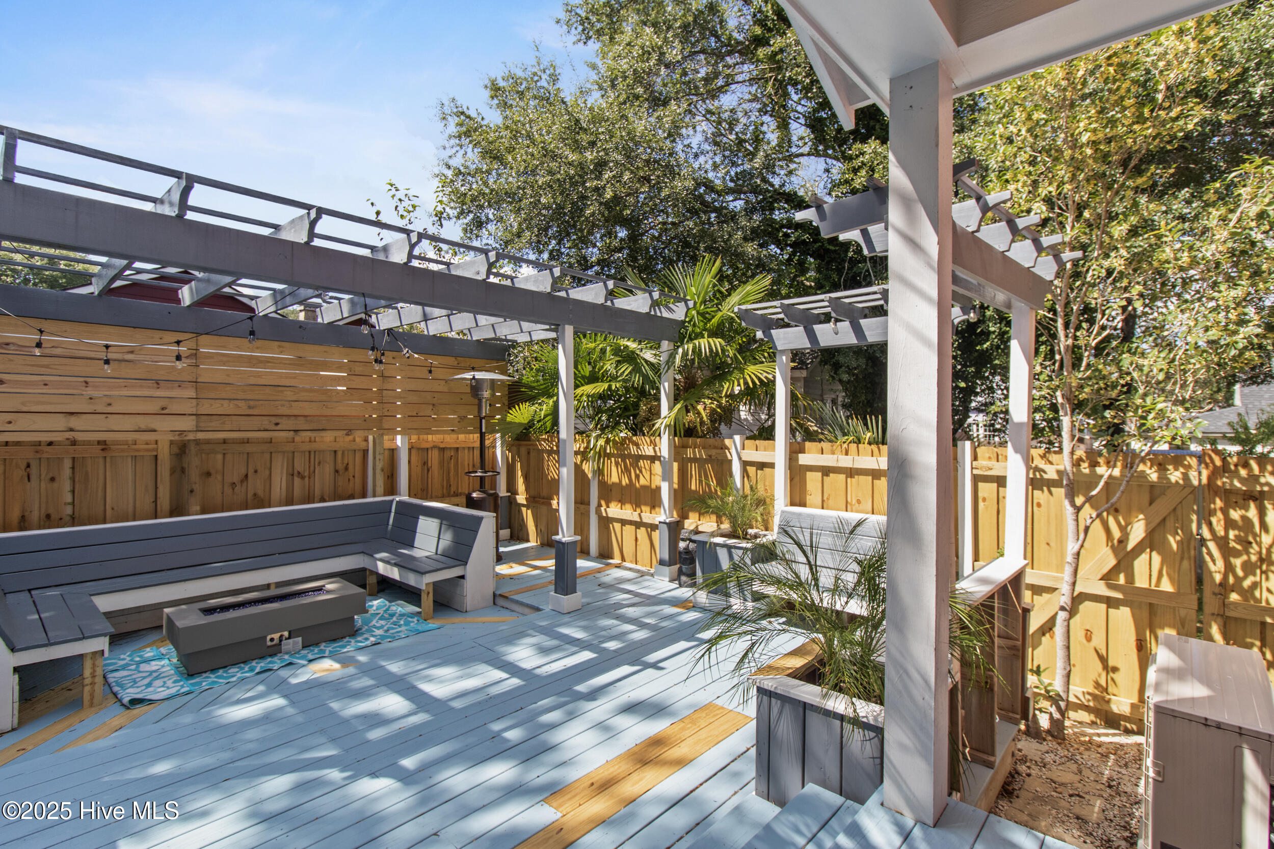 100532640 | Photo 44