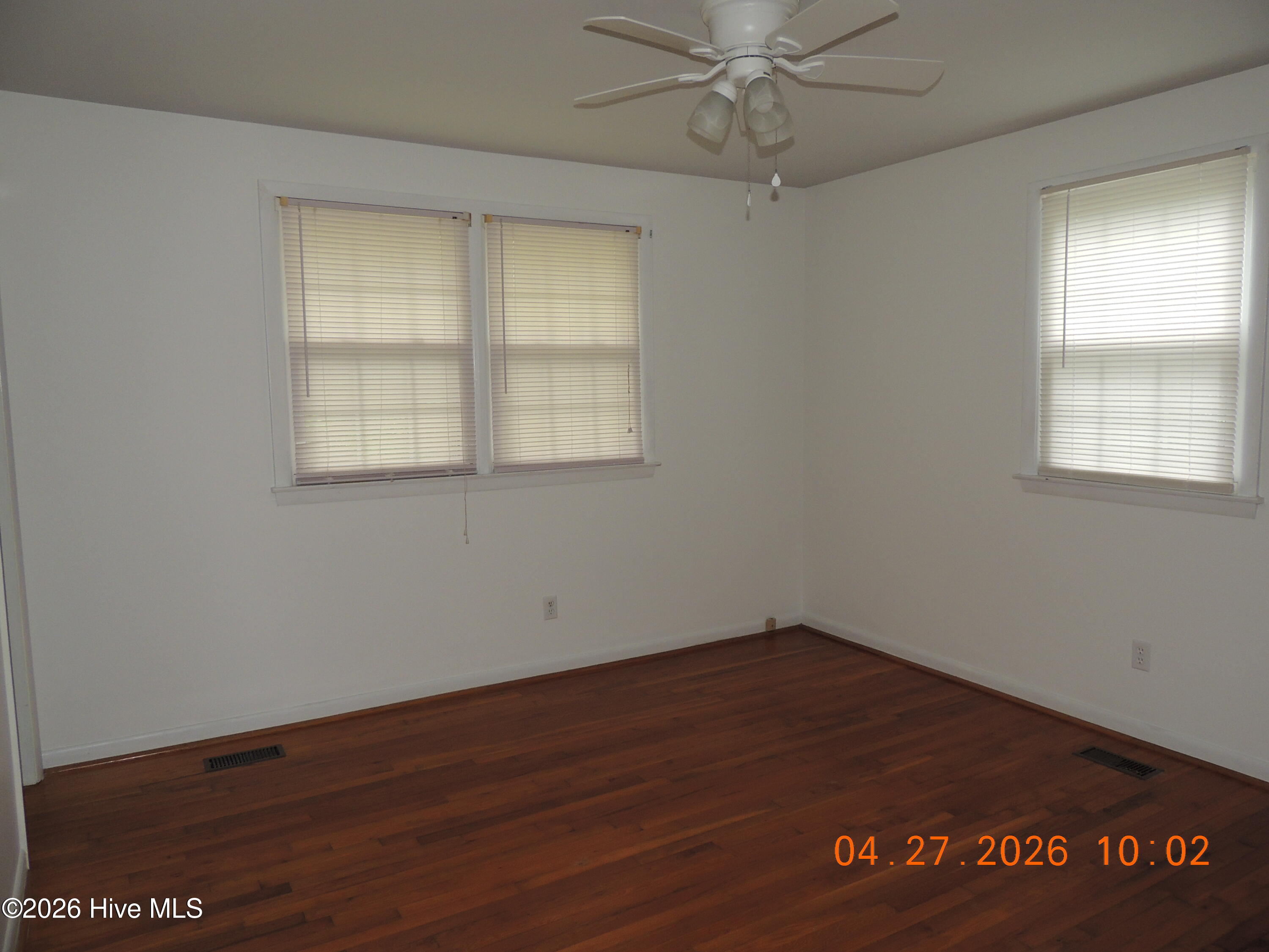 100569816 | Photo 11