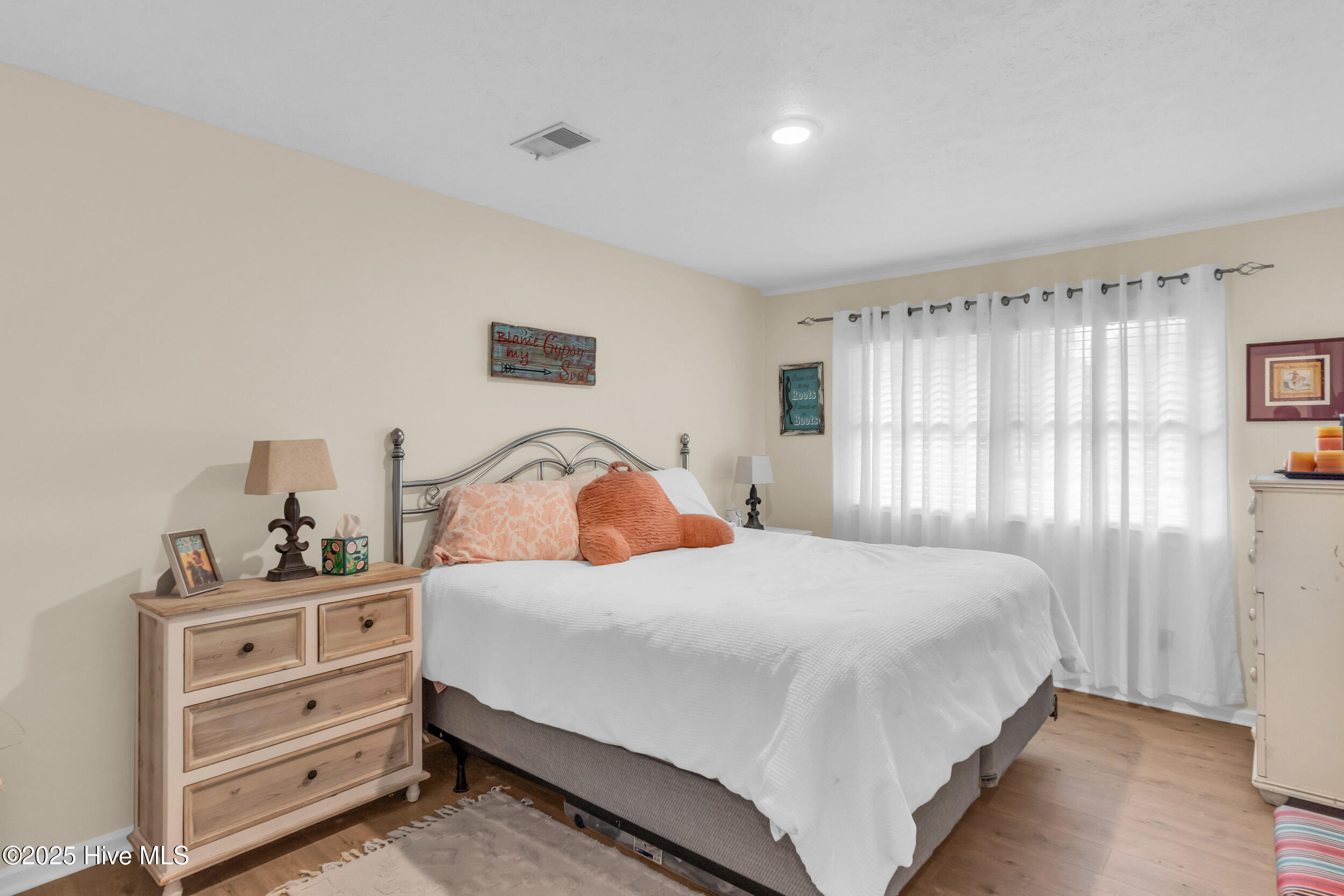 100558659 | Photo 10