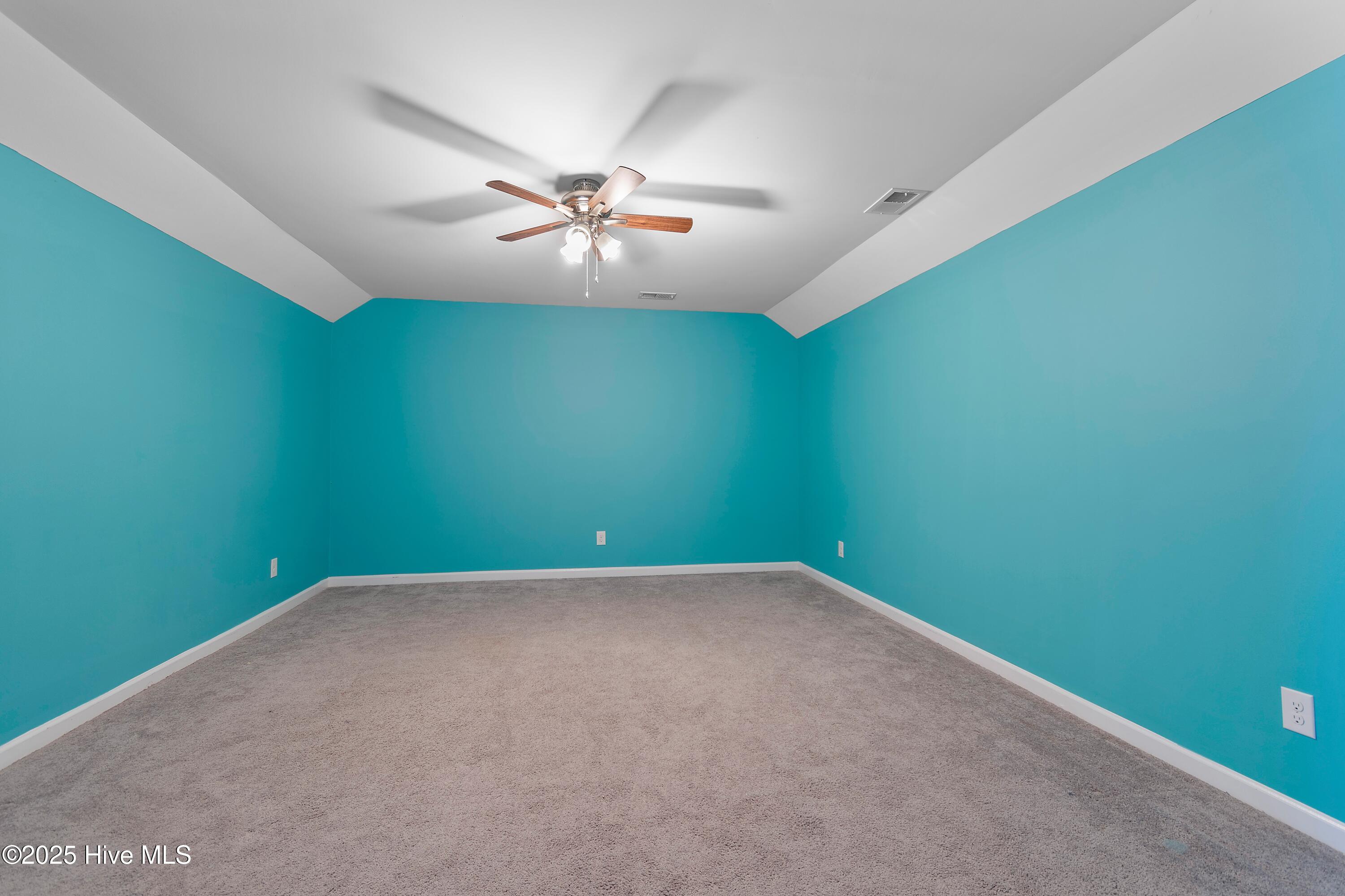 100537510 | Photo 45