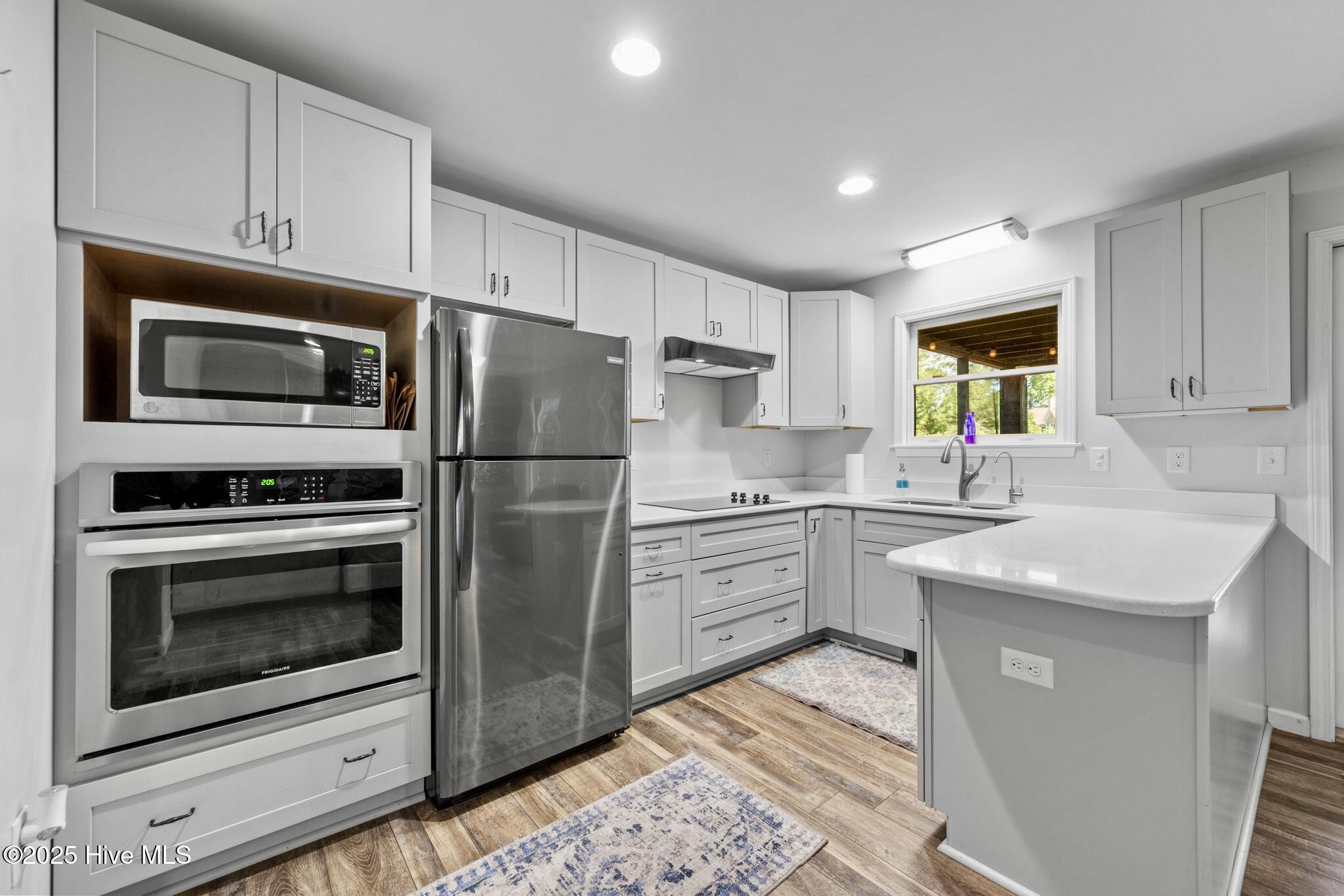 100532839 | Photo 42