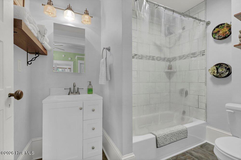 100566675 | Photo 23