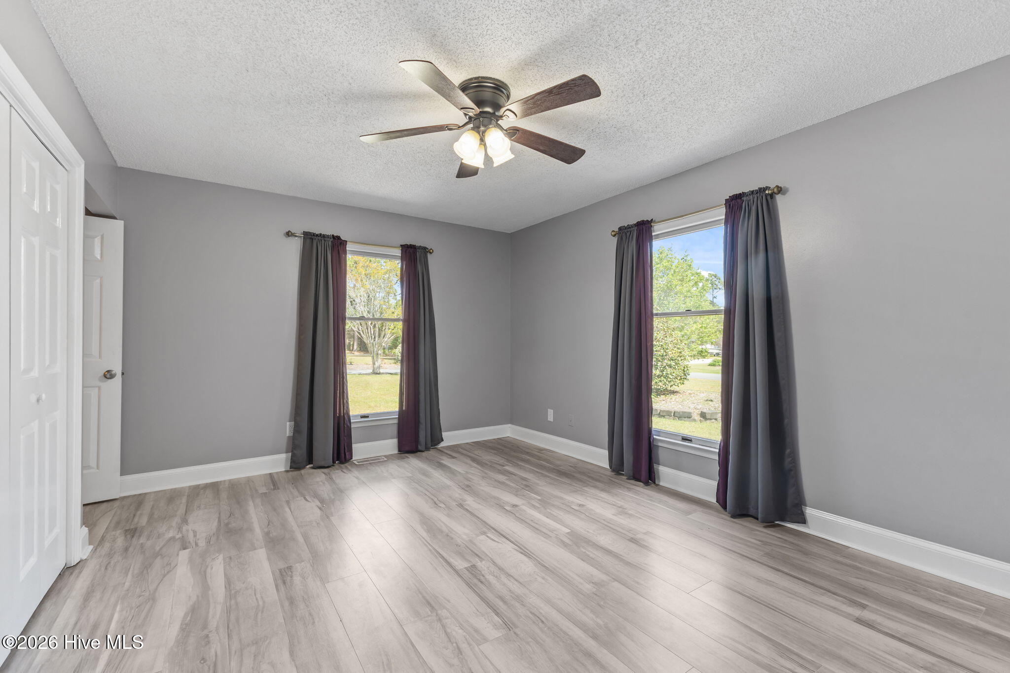 100566474 | Photo 35