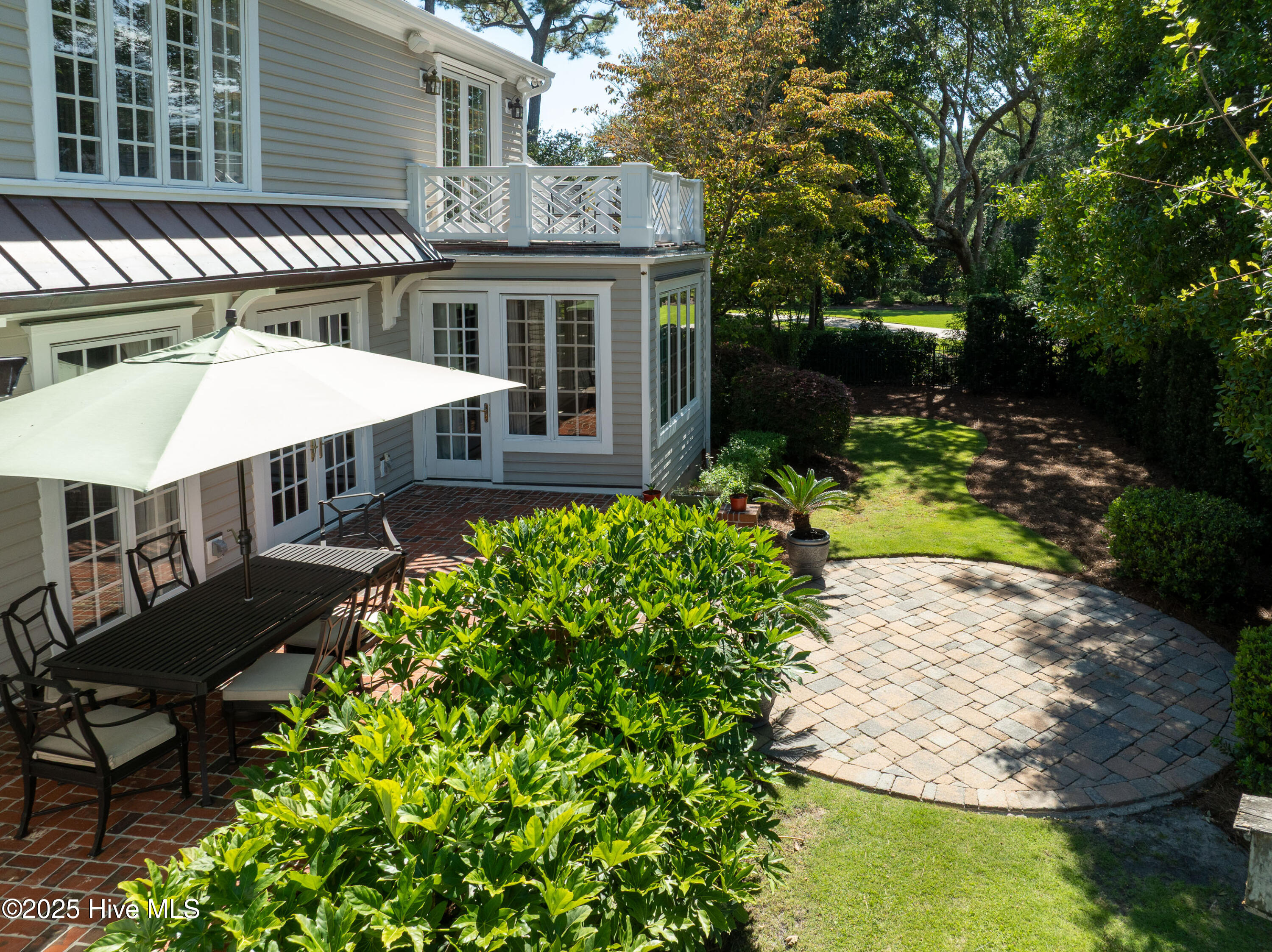 100530857 | Photo 65