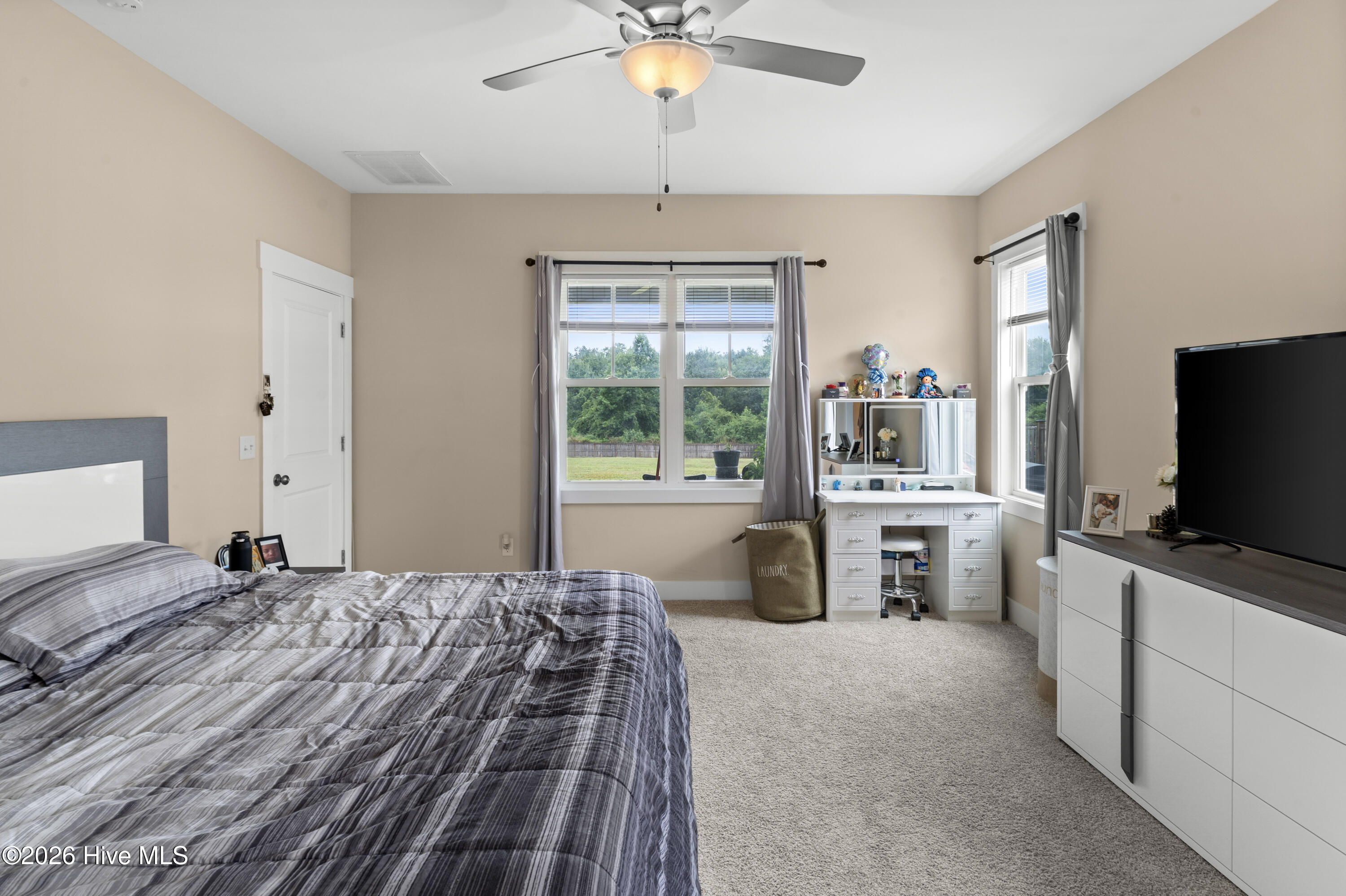 100569273 | Photo 33