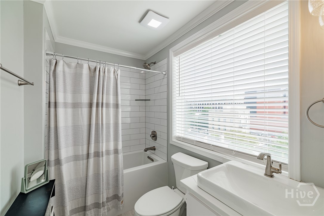 250 Broad Street W 811