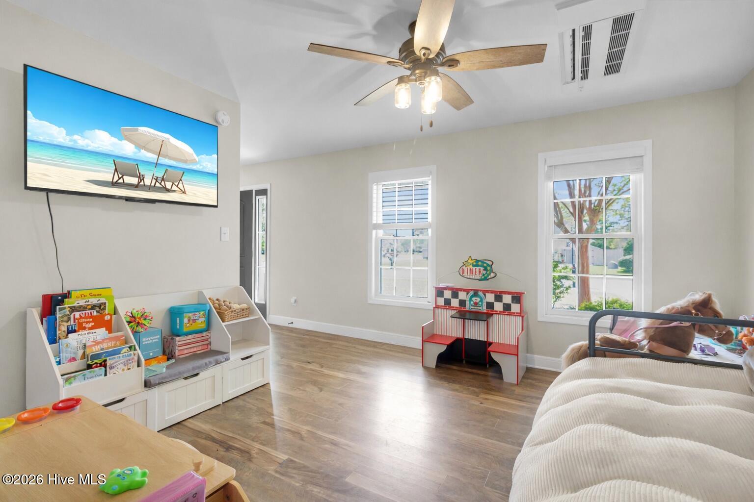 100566546 | Photo 15