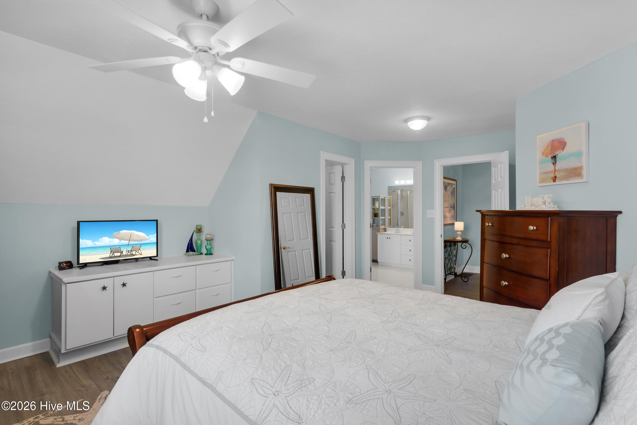 100557933 | Photo 23