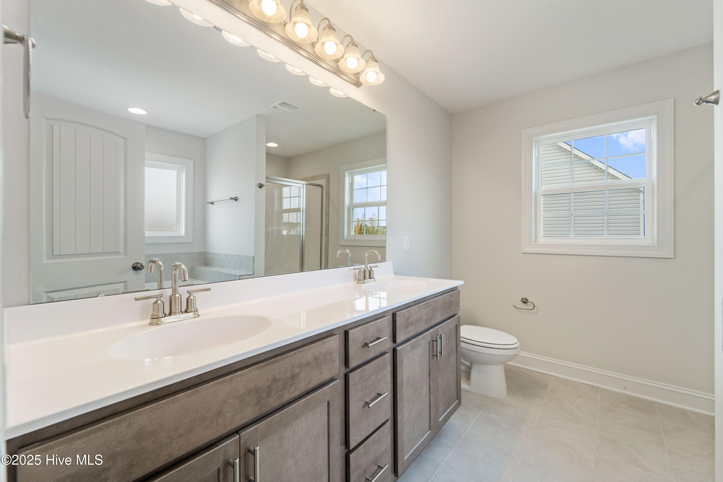 100519002 | Photo 16