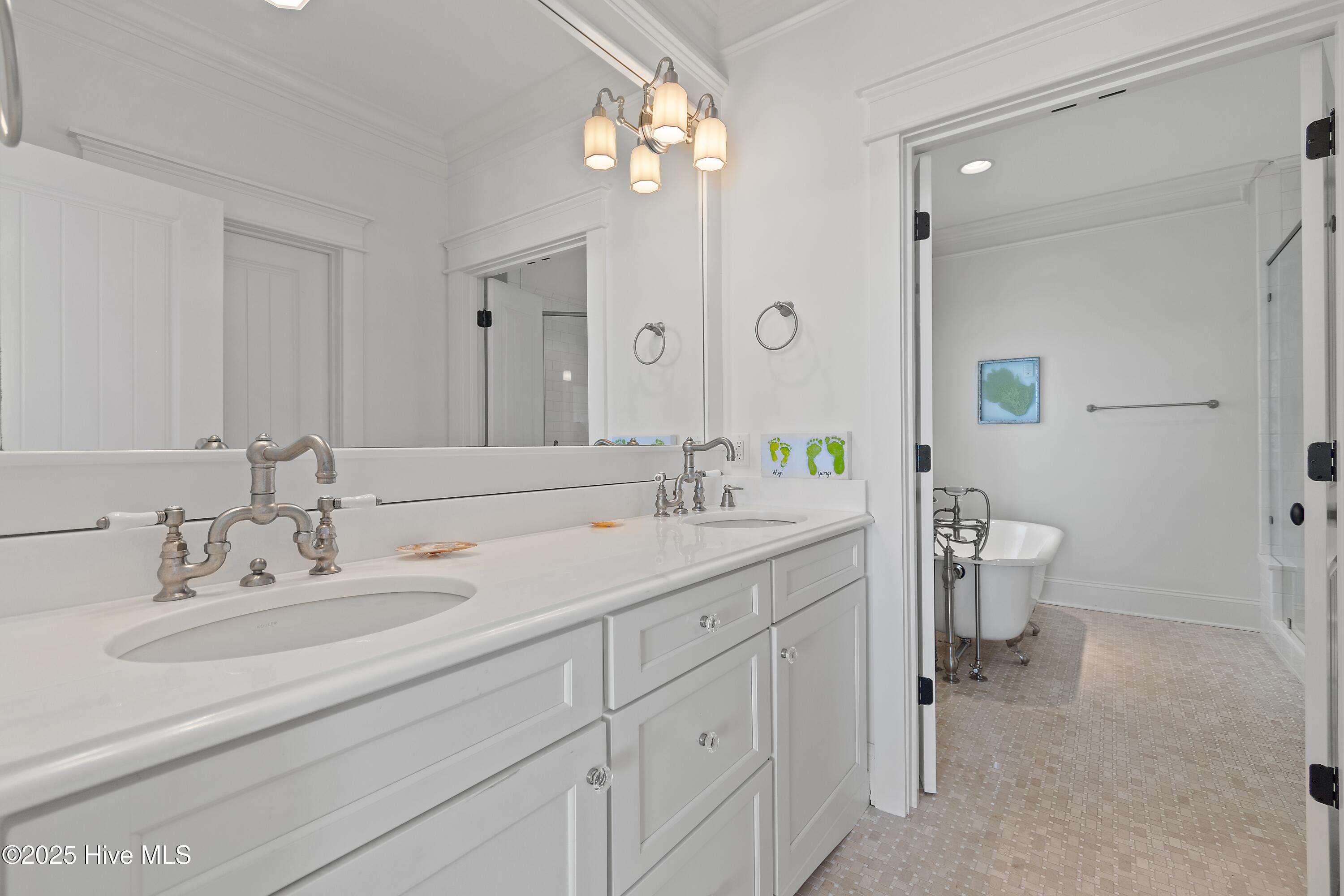 100519693 | Photo 28