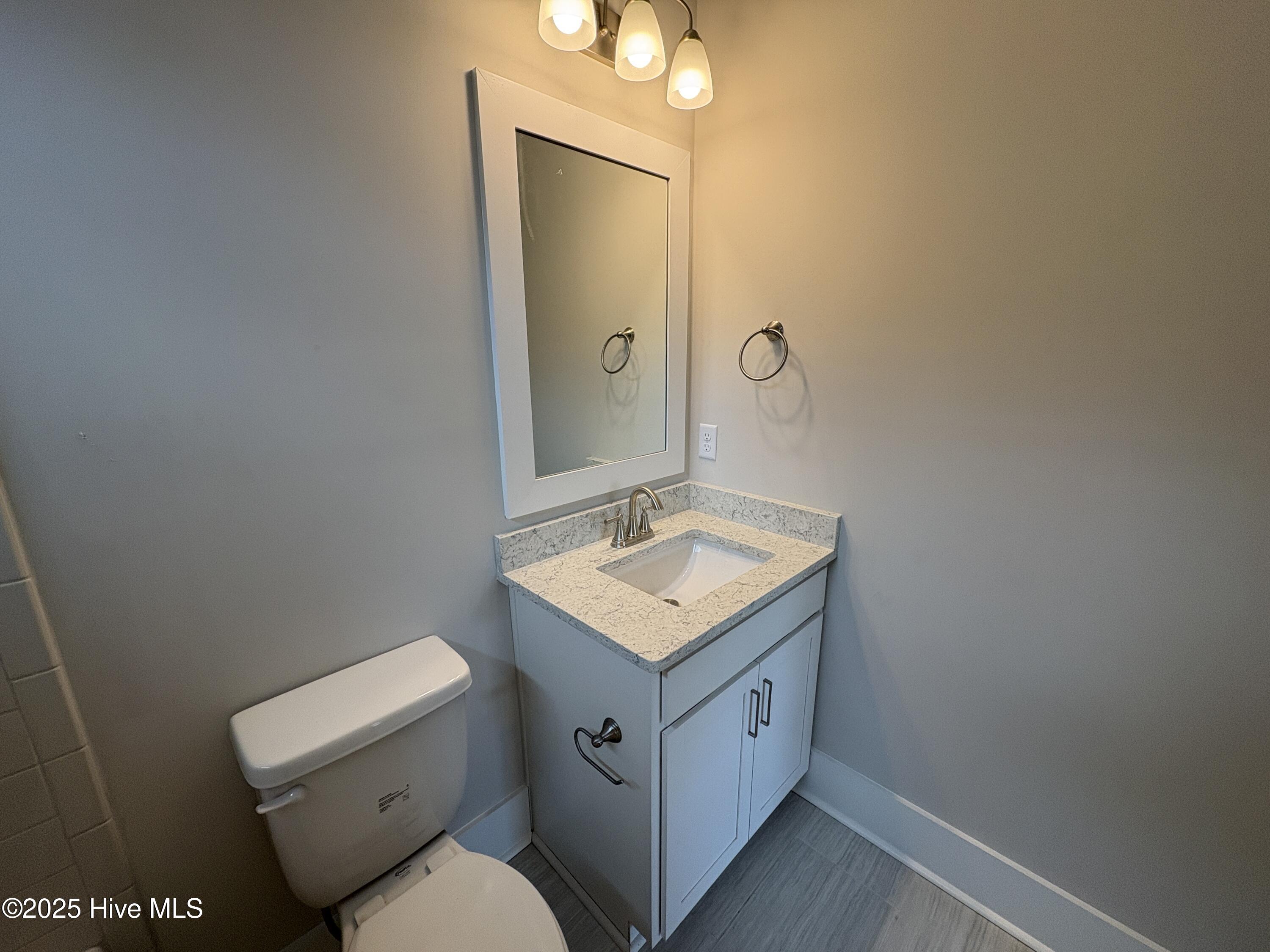 100503303 | Photo 35