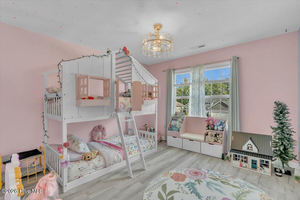 100558956 | Photo 36