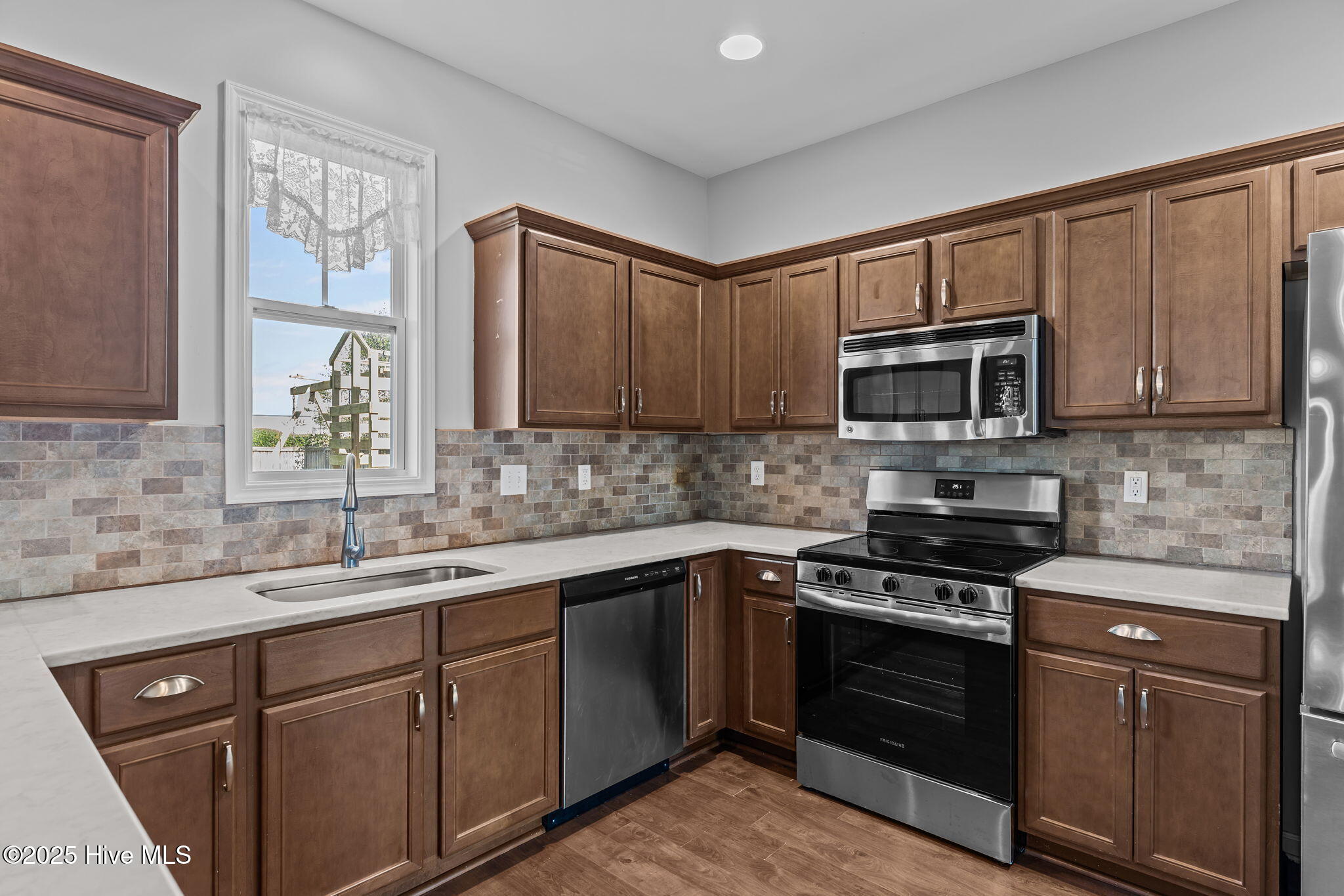 100536530 | Photo 17