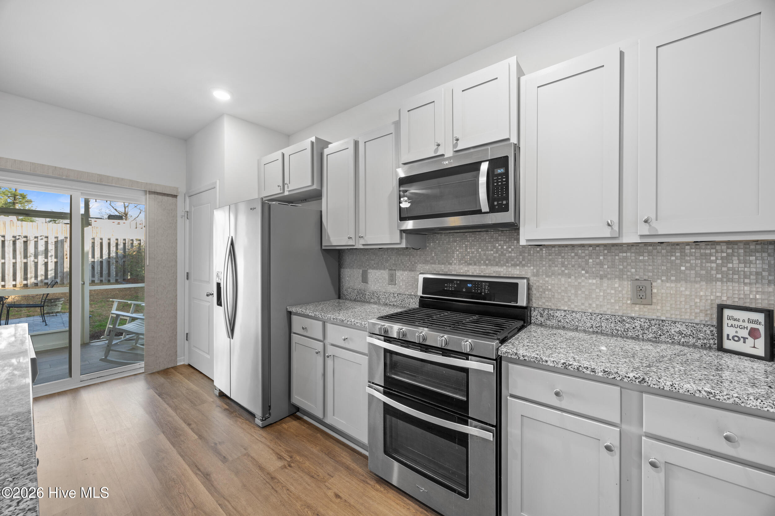 100549244 | Photo 19