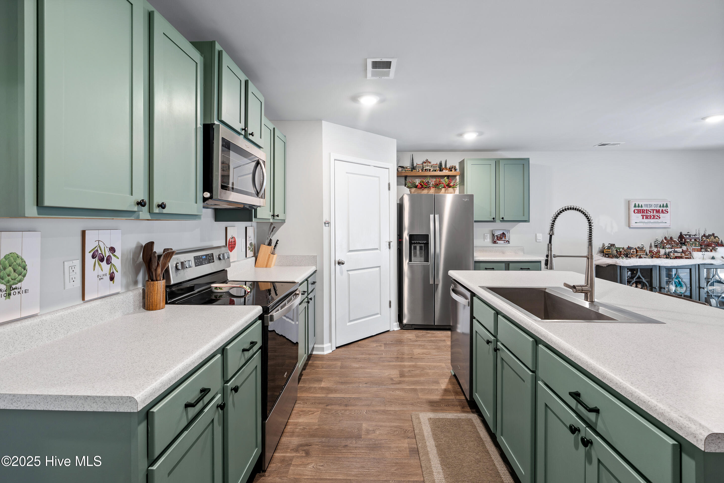 100525713 | Photo 11