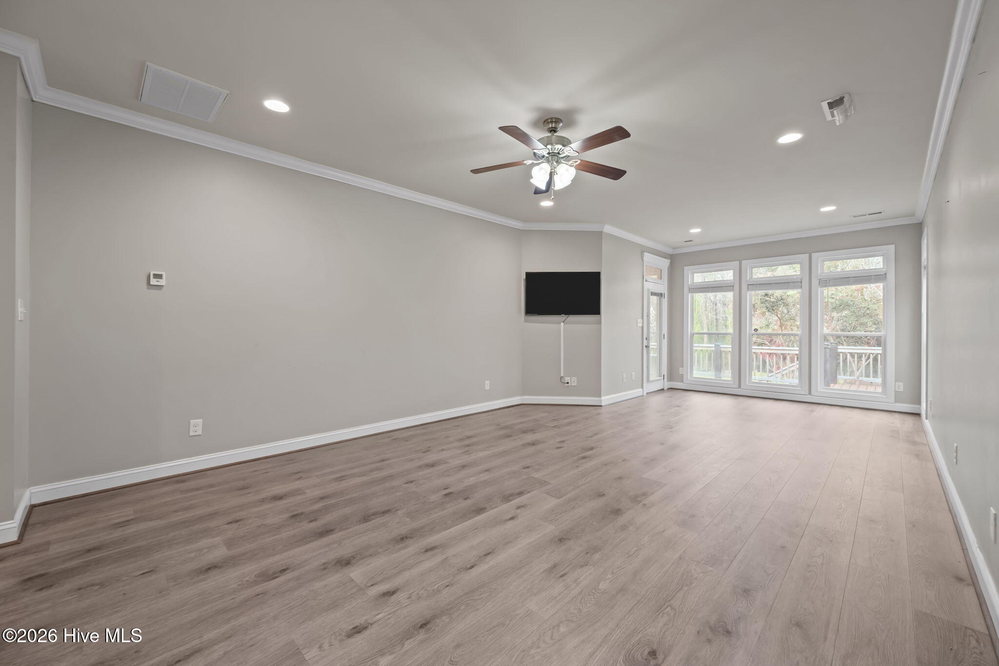 100562533 | Photo 37