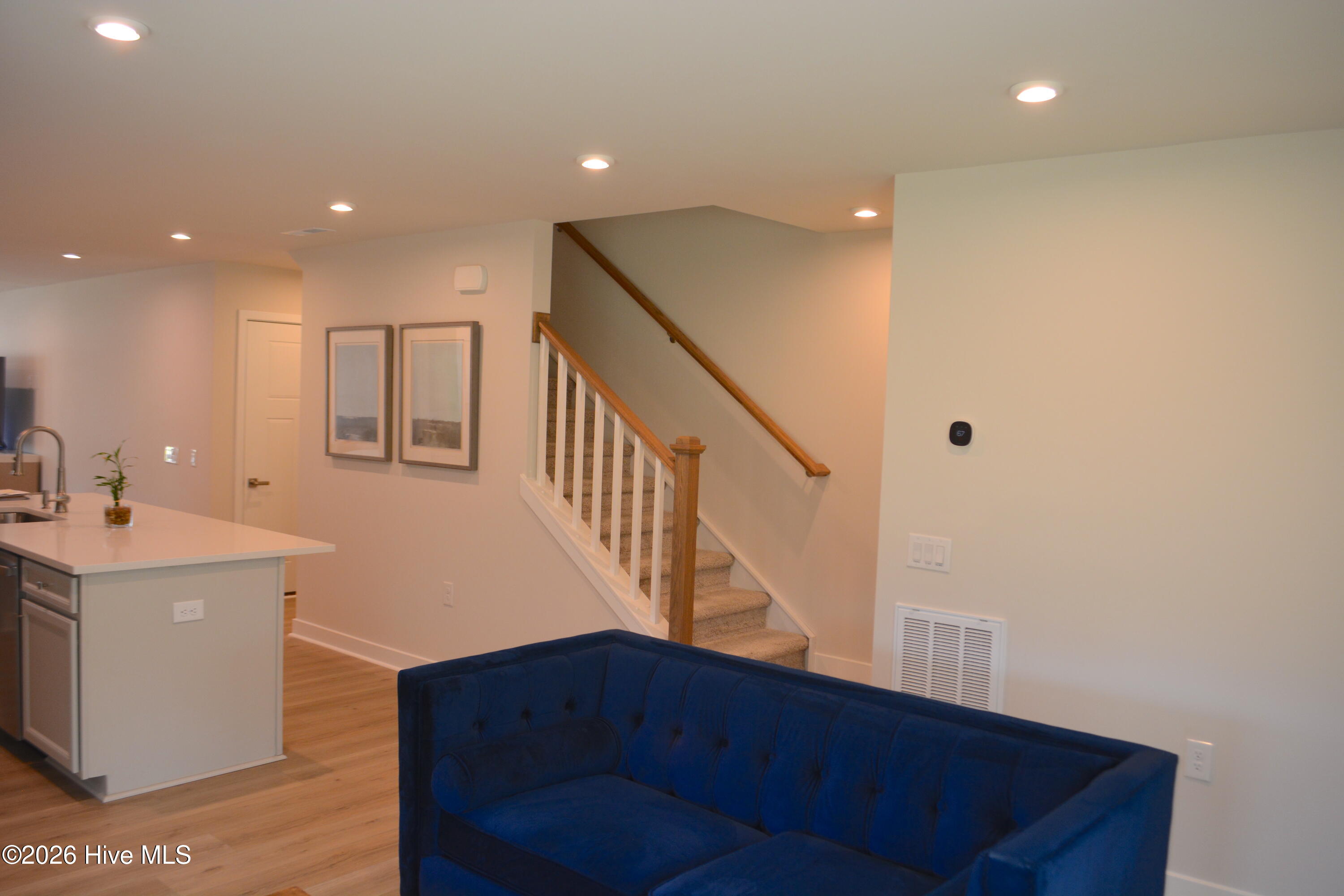 100564290 | Photo 13