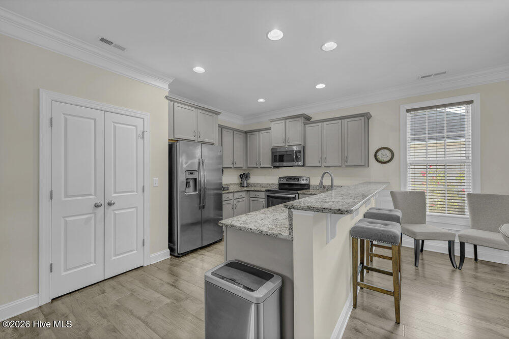 100554045 | Photo 12