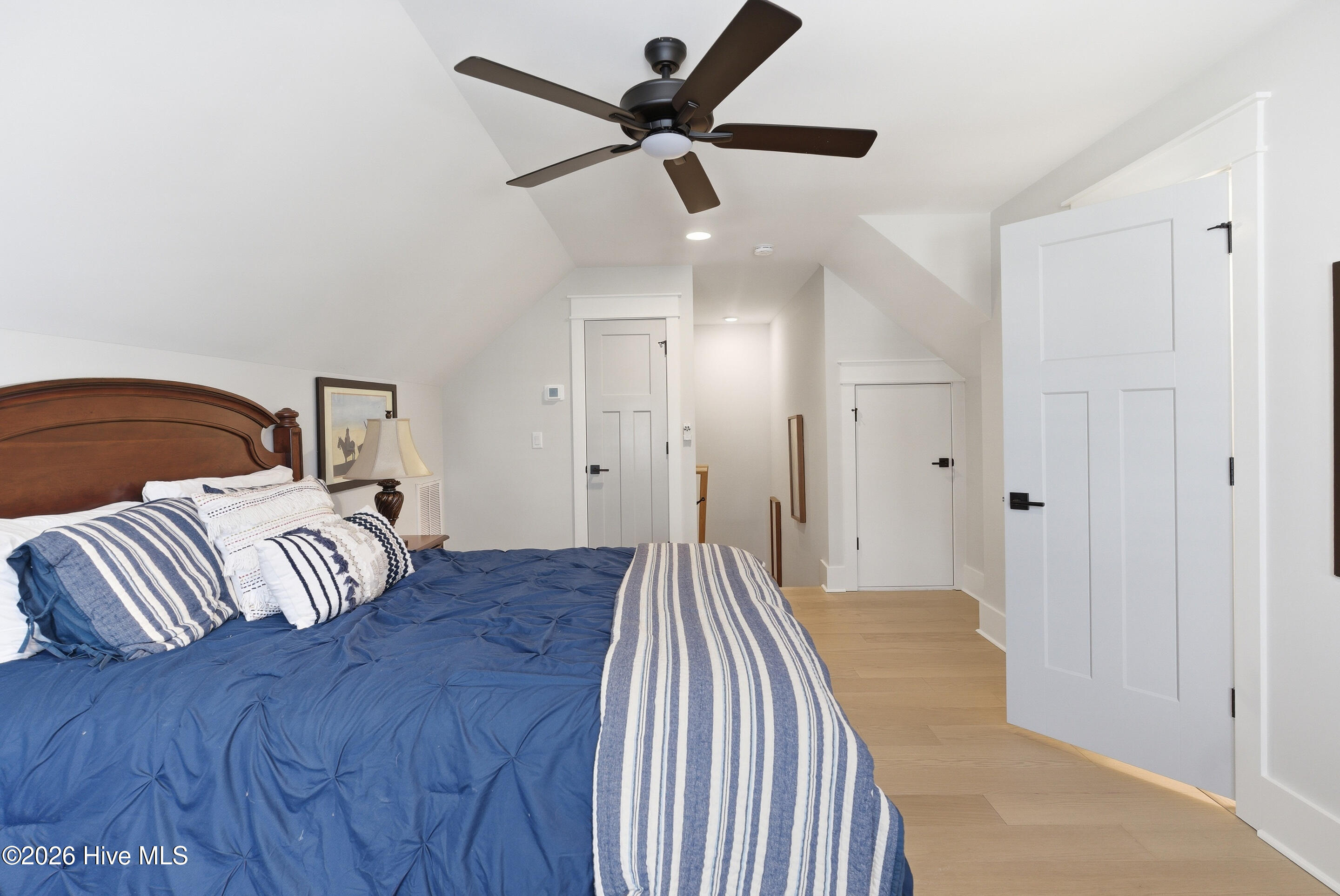 100562941 | Photo 49