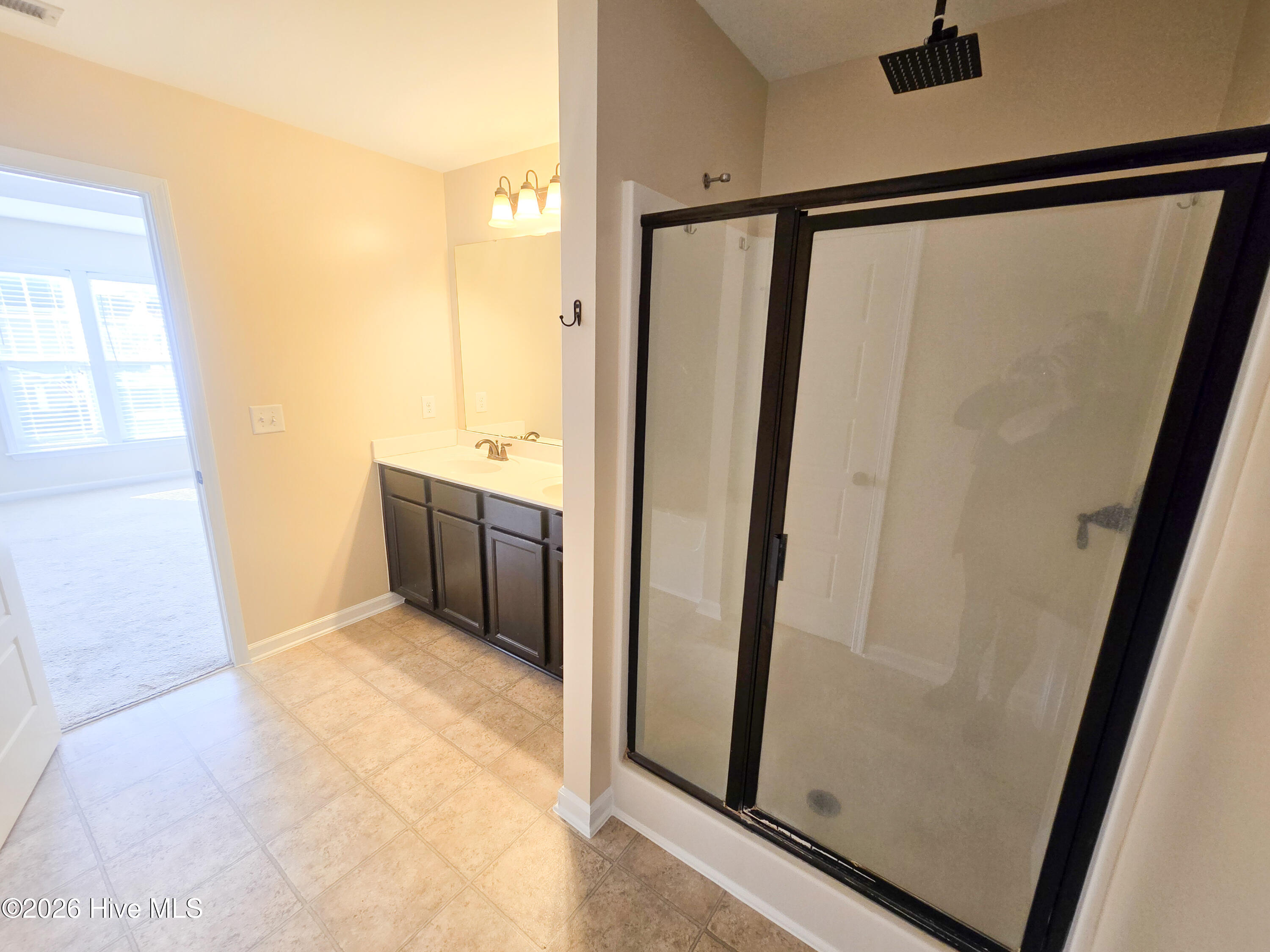 100557279 | Photo 15