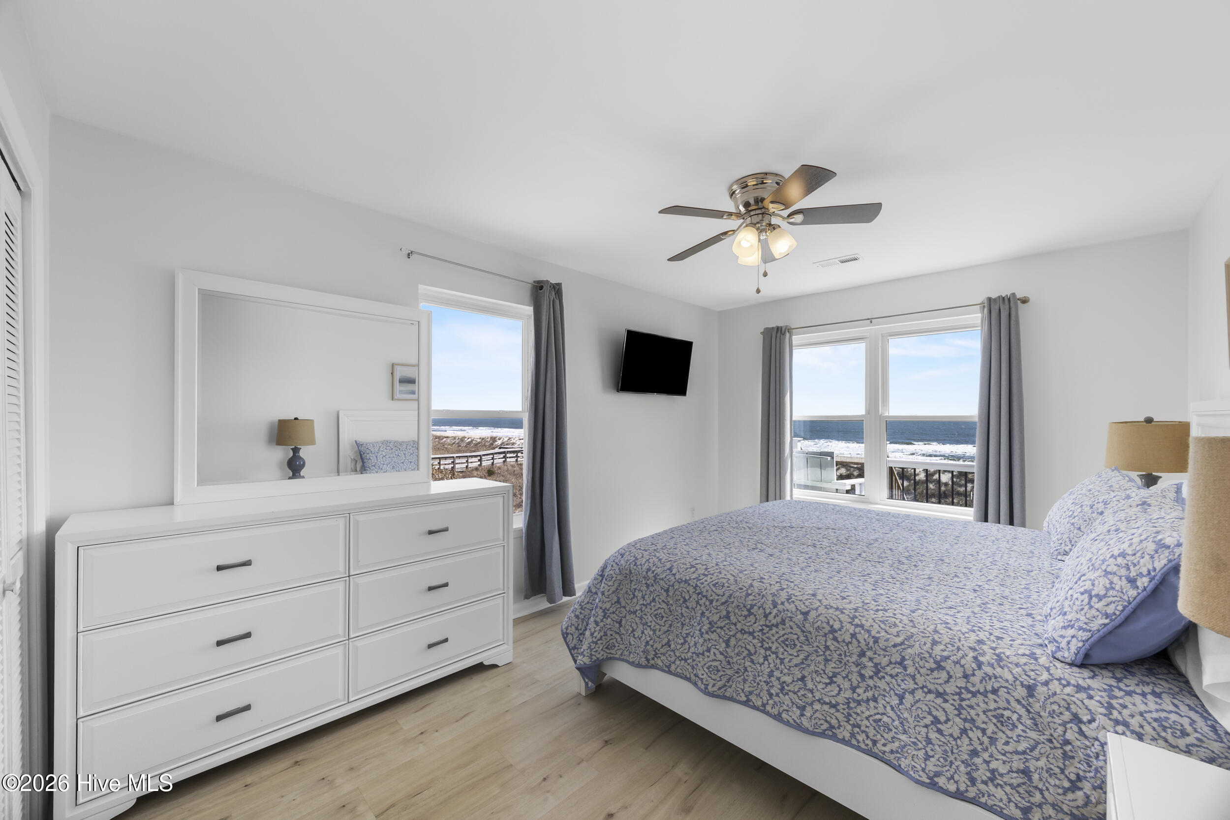 100561648 | Photo 22