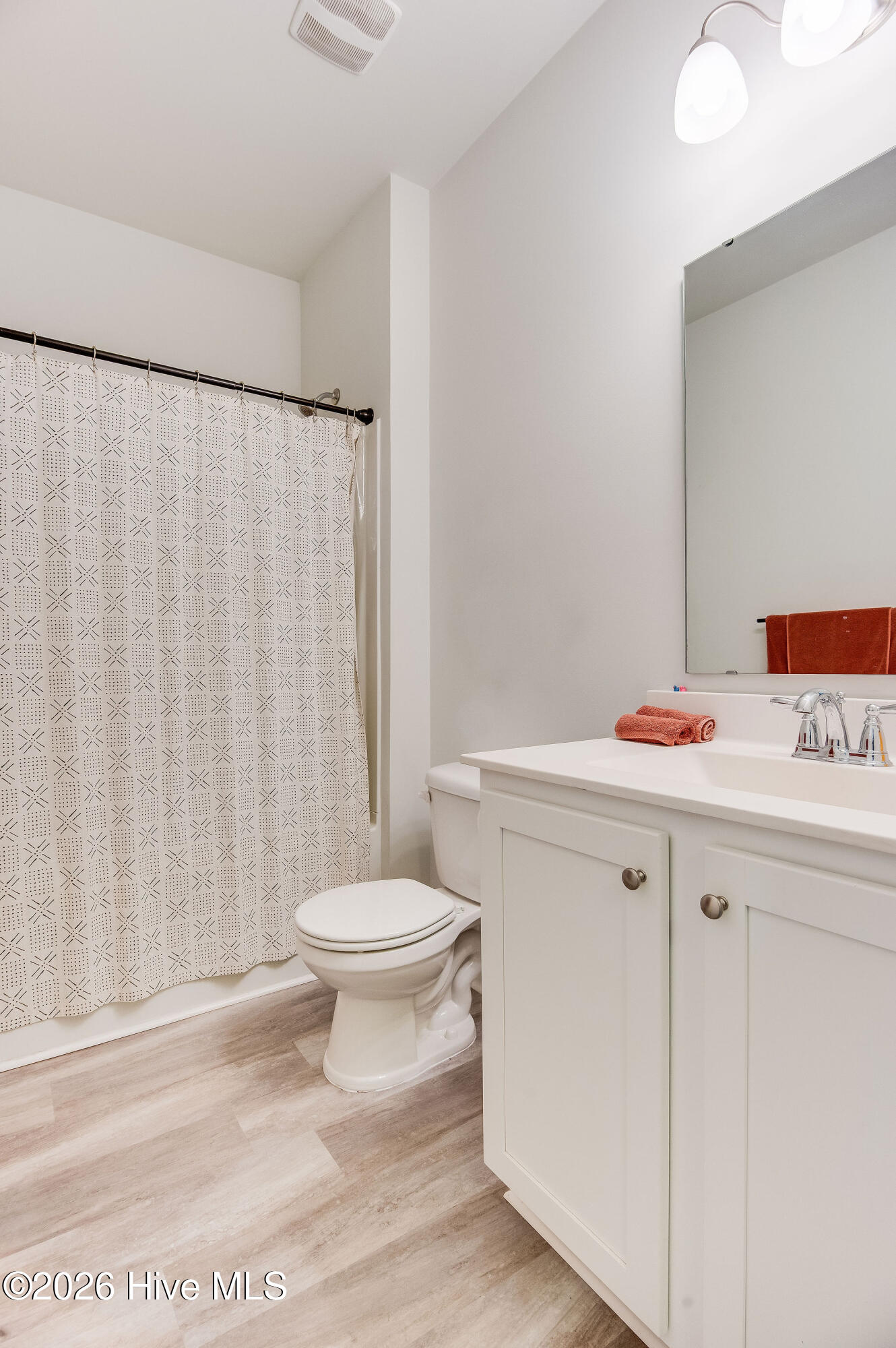 100562701 | Photo 64