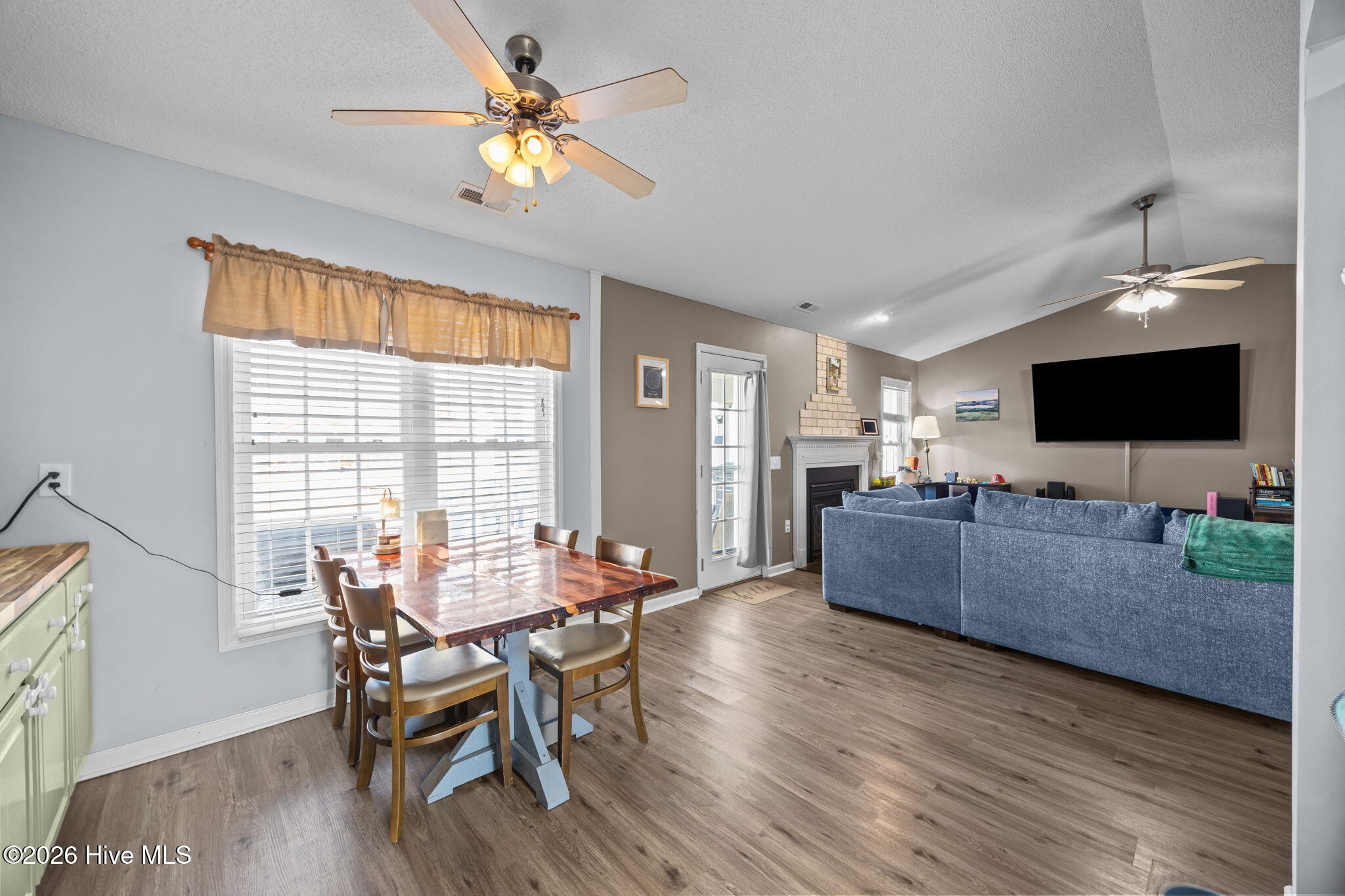 100554153 | Photo 14