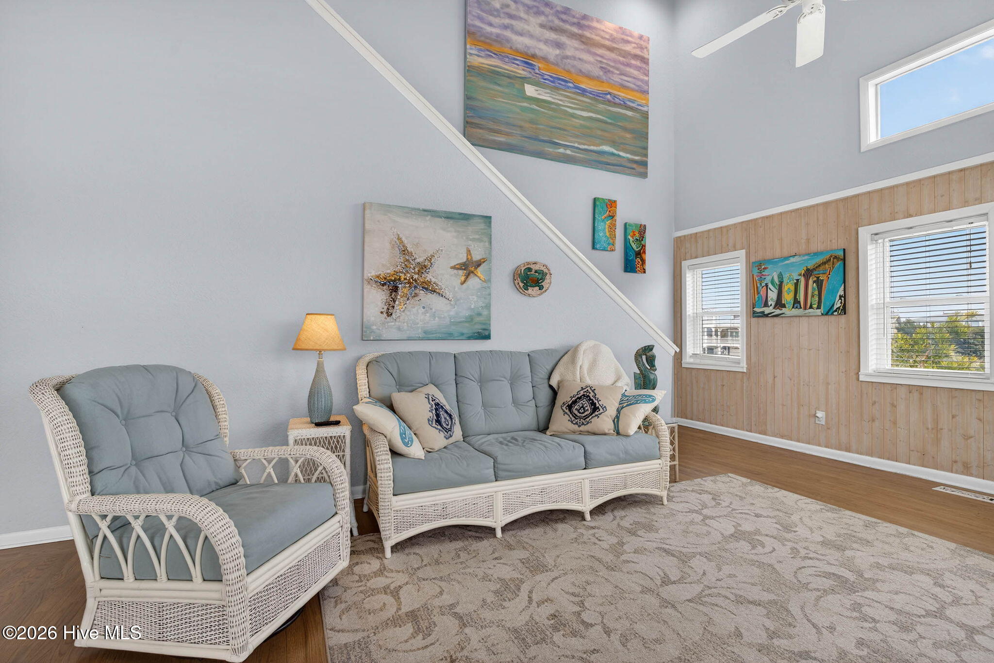 100562885 | Photo 11