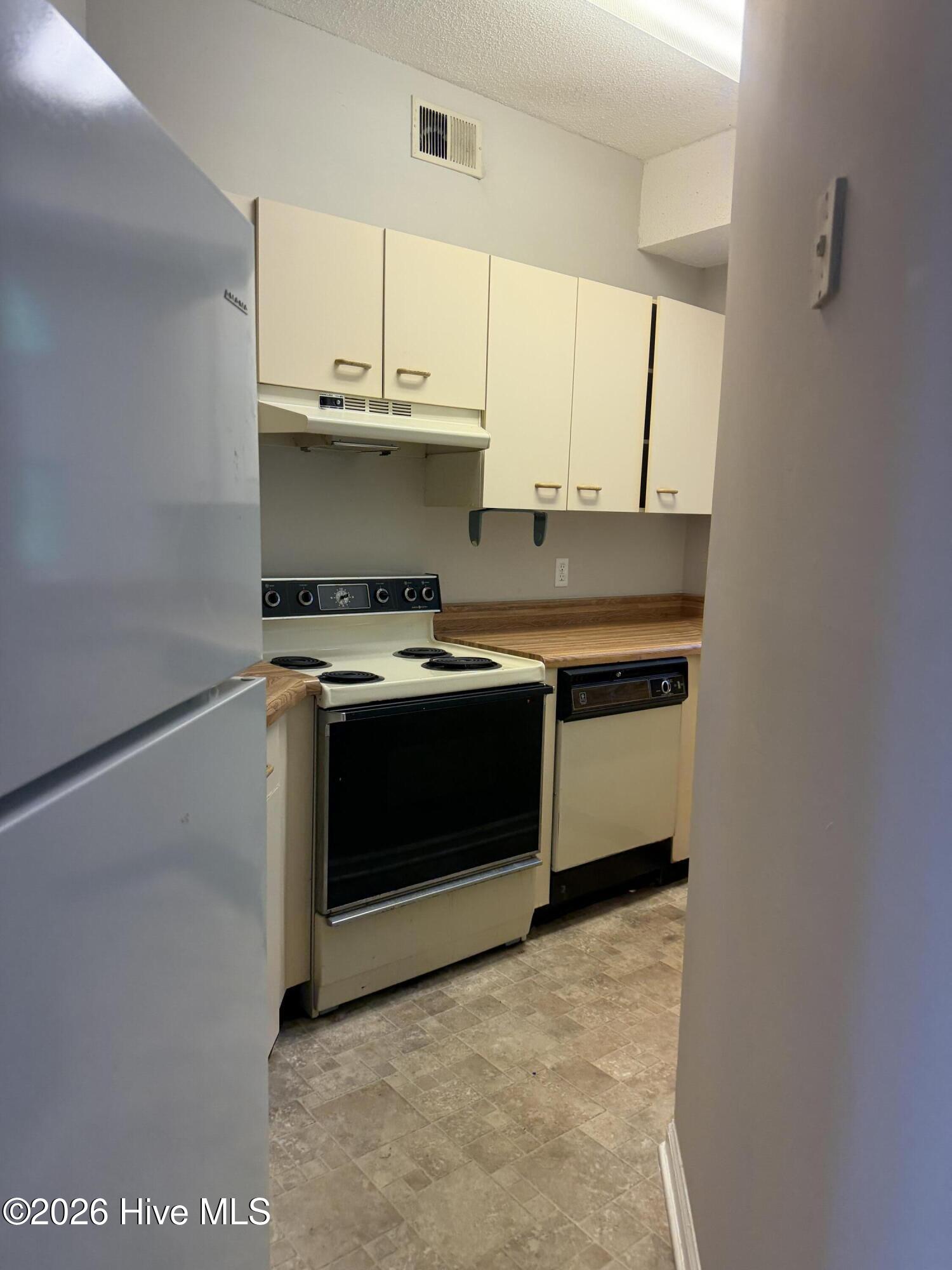 Exterior photo of 4230 Wilshire Boulevard Apt 202, Wilmington, NC 28403. MLS: 100583965